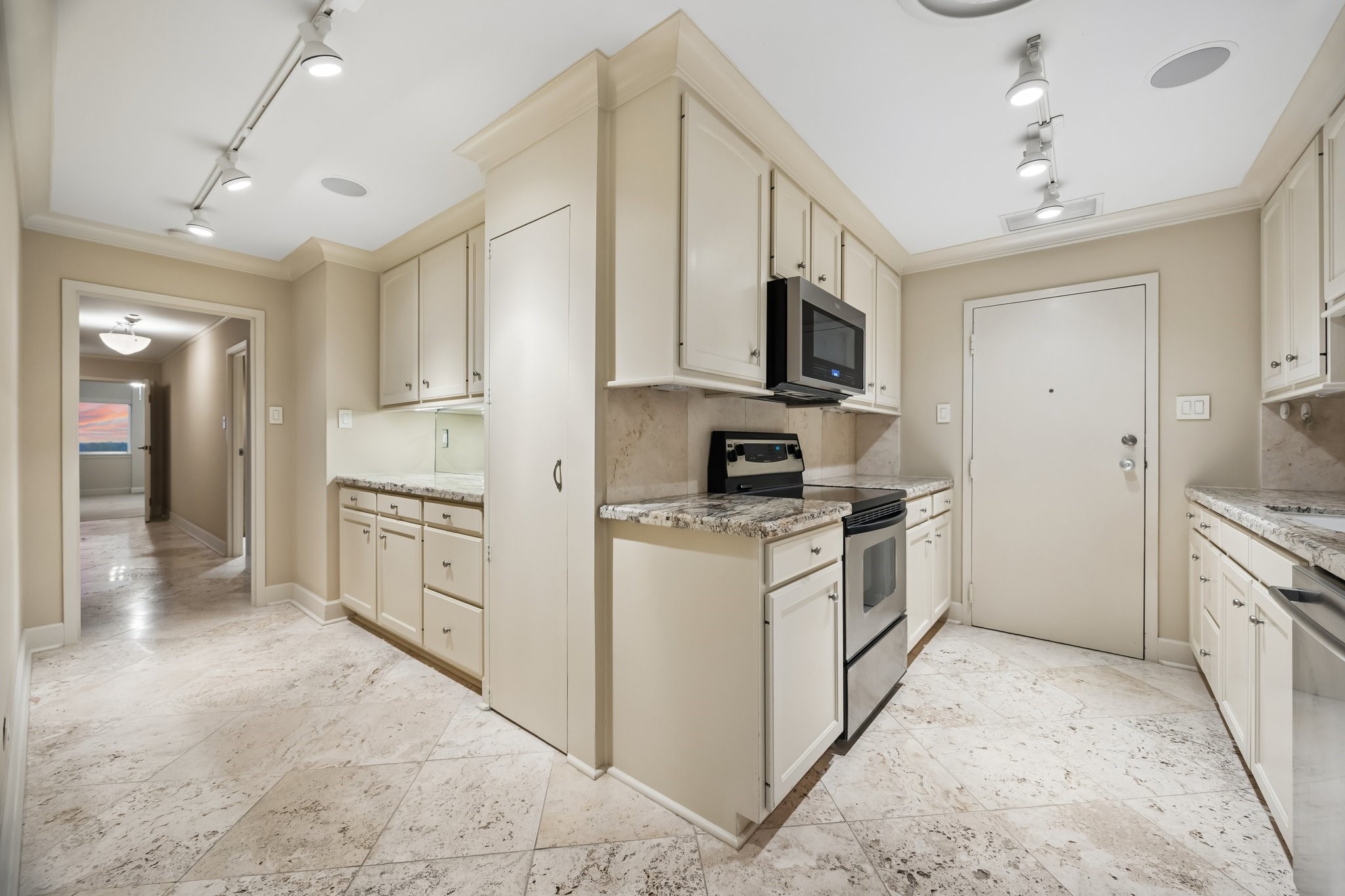 2929 Buffalo Speedway, #A902, Houston, TX 77098