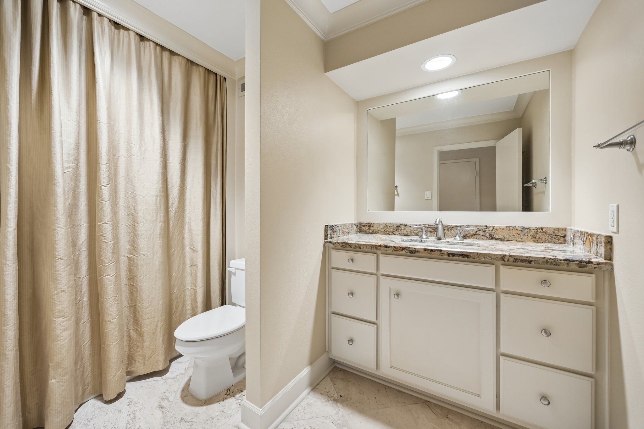 2929 Buffalo Speedway, #A902, Houston, TX 77098