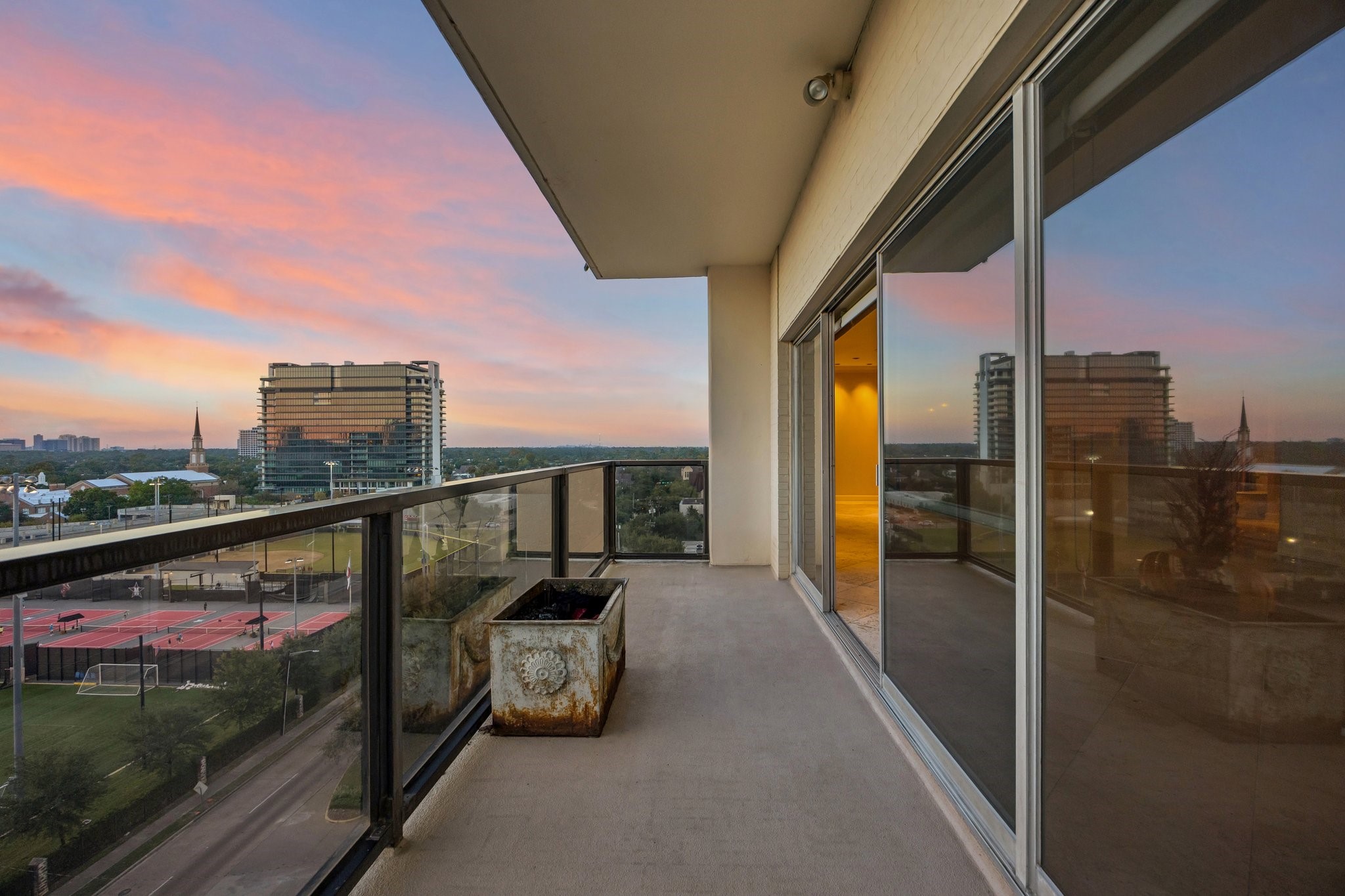 2929 Buffalo Speedway, #A902, Houston, TX 77098
