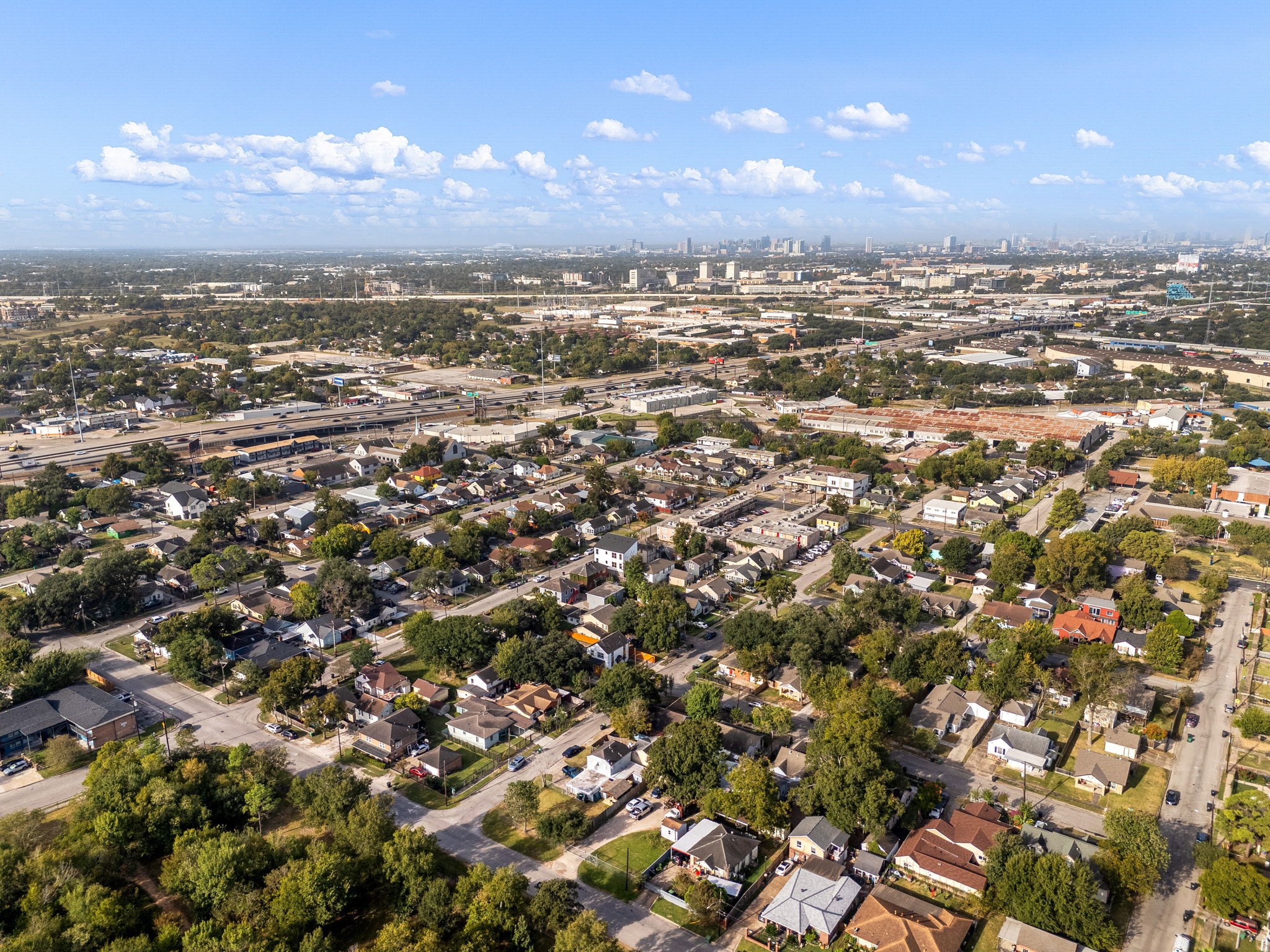 4.5 Miles from Downtown Houston, 6.7 Miles to The Medical Center, 11 Miles to The NRG stadium.