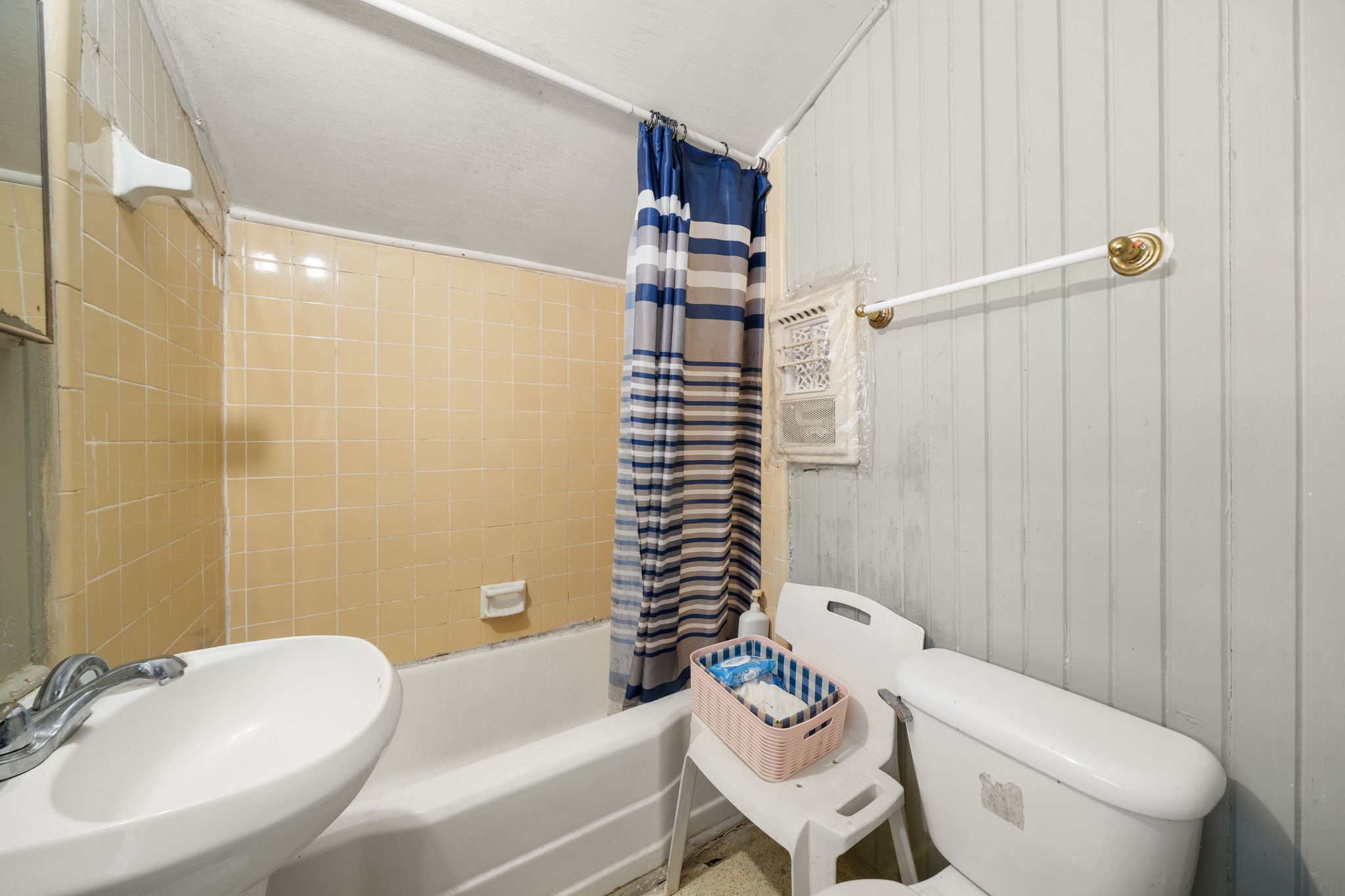 Full bathroom located in the second home located in the back of the main home.