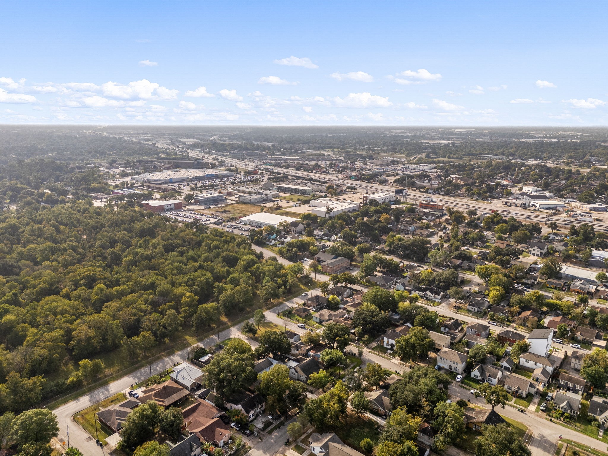 4.5 Miles from Downtown Houston, 6.7 Miles to The Medical Center, 11 Miles to The NRG stadium.