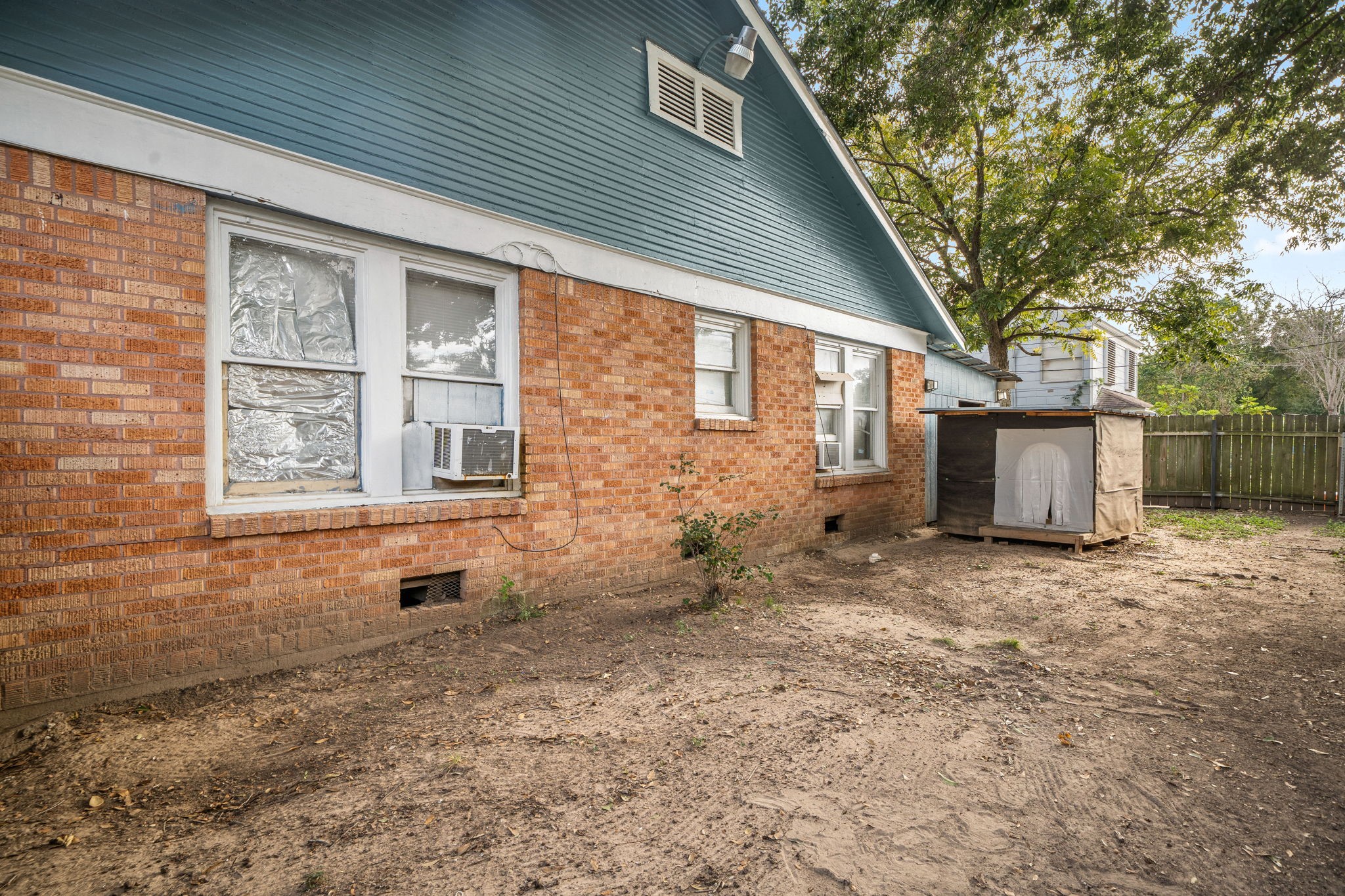 Lots of yard space.