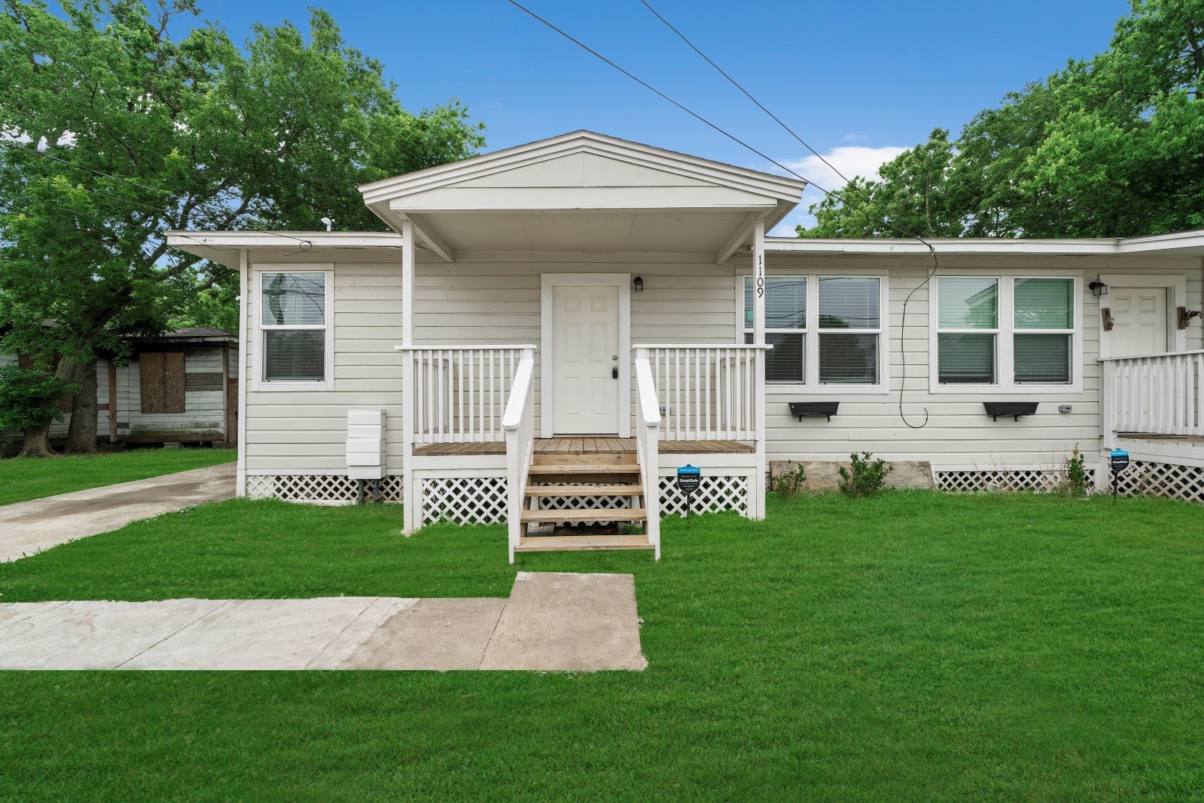 1109 W 10th Street, Freeport, TX 77541