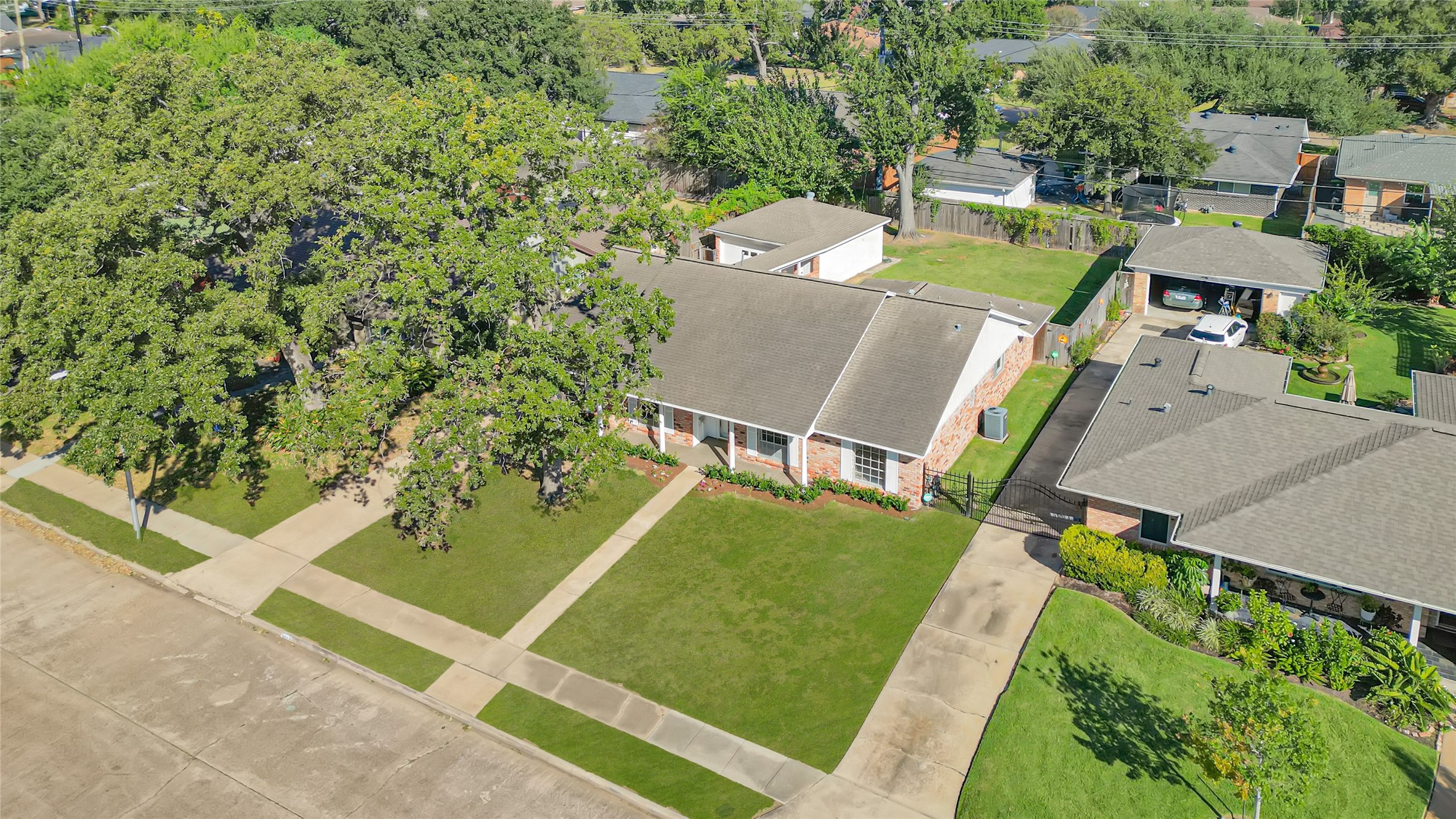 1611 Droxford Drive, Houston, TX 77008