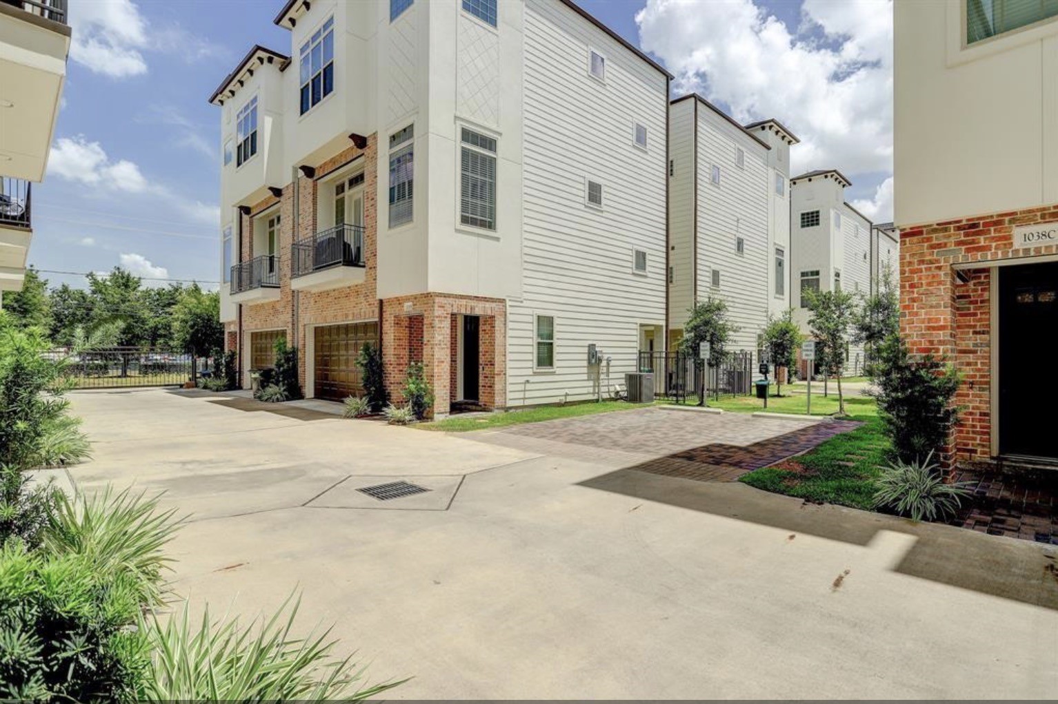 1040 W 26 Street, #B, Houston, TX 77008