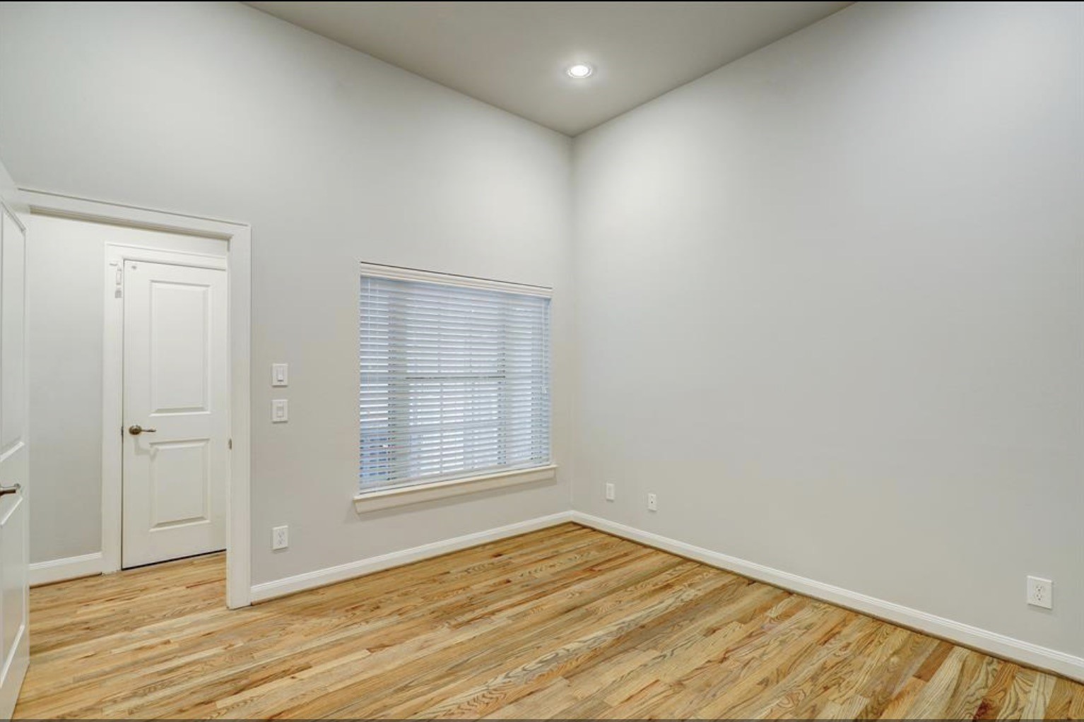 1040 W 26 Street, #B, Houston, TX 77008