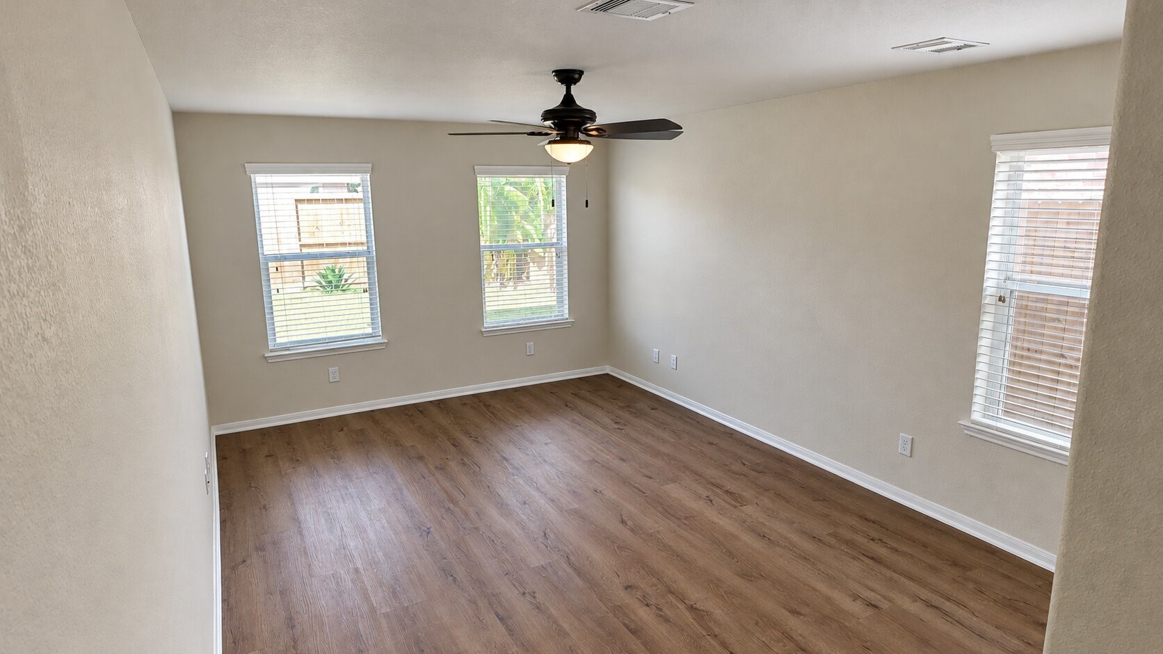 4713 HIGH CREEK CT, Alvin, TX 77511
