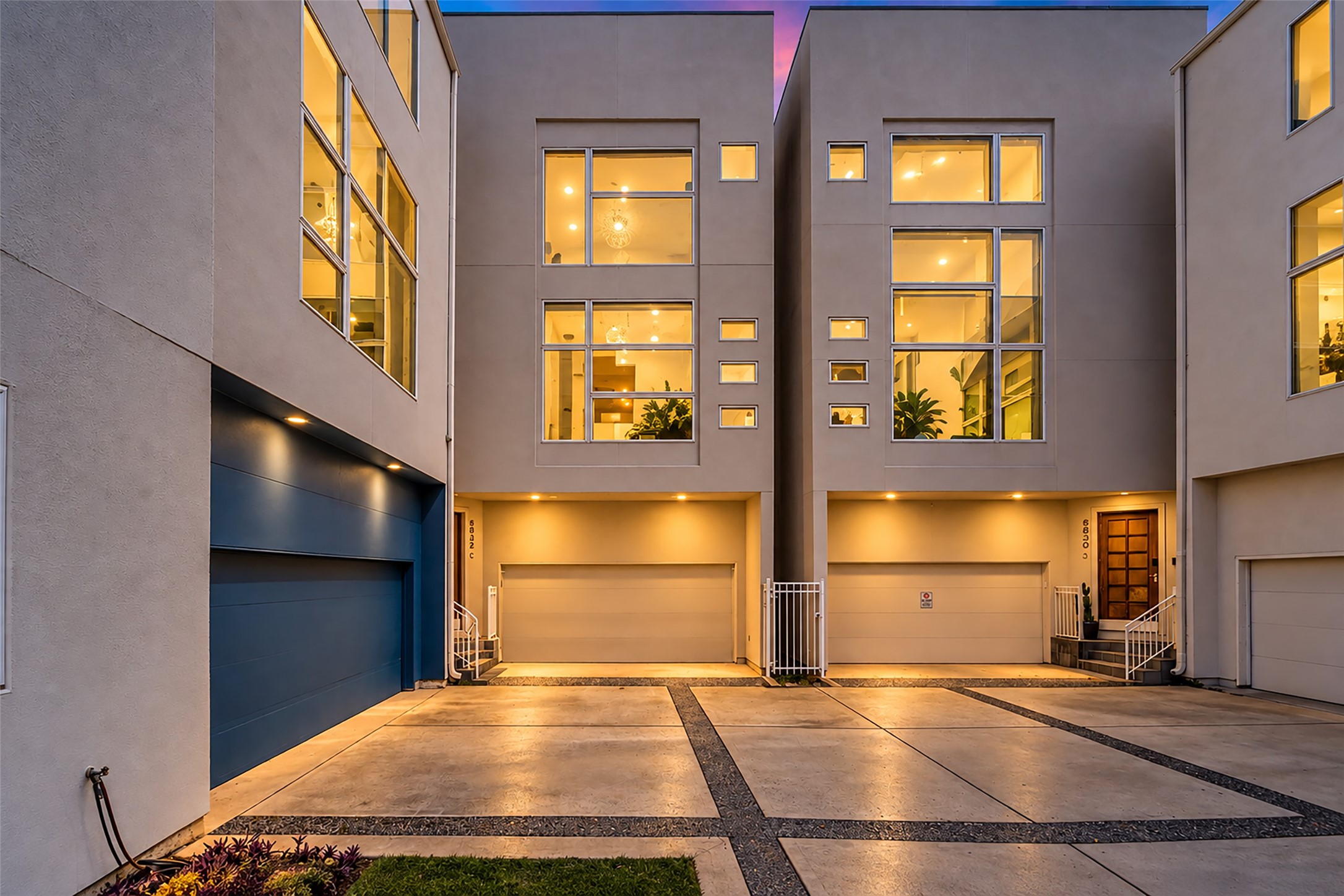 Welcome home to Cottage Grove, with easy accessiblity to the Heights, Memorial Park, and Downtown. Enjoy modern living in this move in ready home!