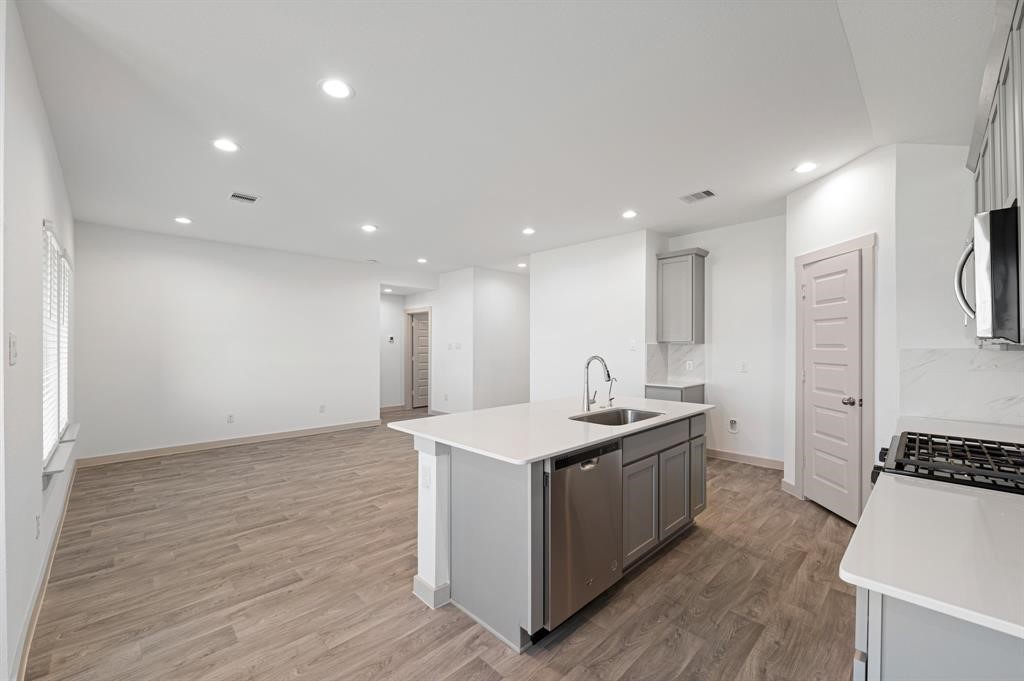 7910 Duck Ponds Place, Rosharon, TX 77583 7910 Duck Ponds Place, Rosharon, TX 77583