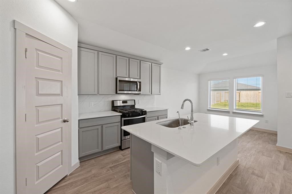 7910 Duck Ponds Place, Rosharon, TX 77583 7910 Duck Ponds Place, Rosharon, TX 77583