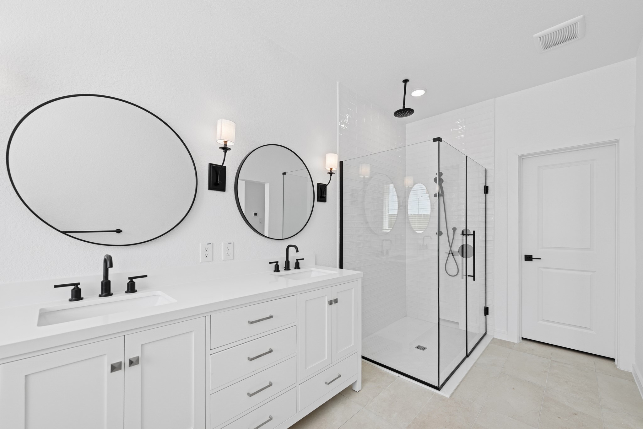Luxurious primary bath (*Photo not of actual home and used for illustration purposes only.)