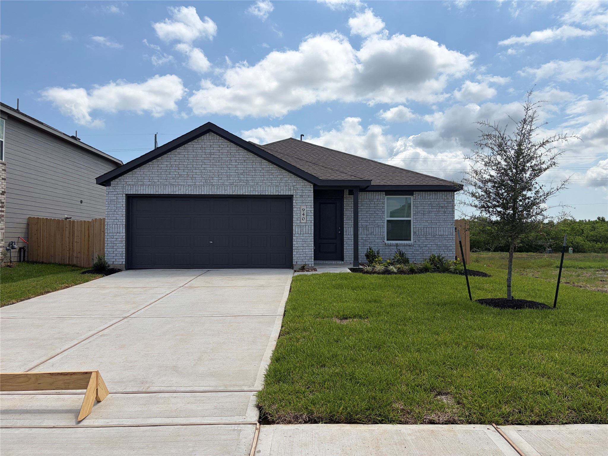 940 Woodhaven Lakes Drive, La Marque, TX 77568