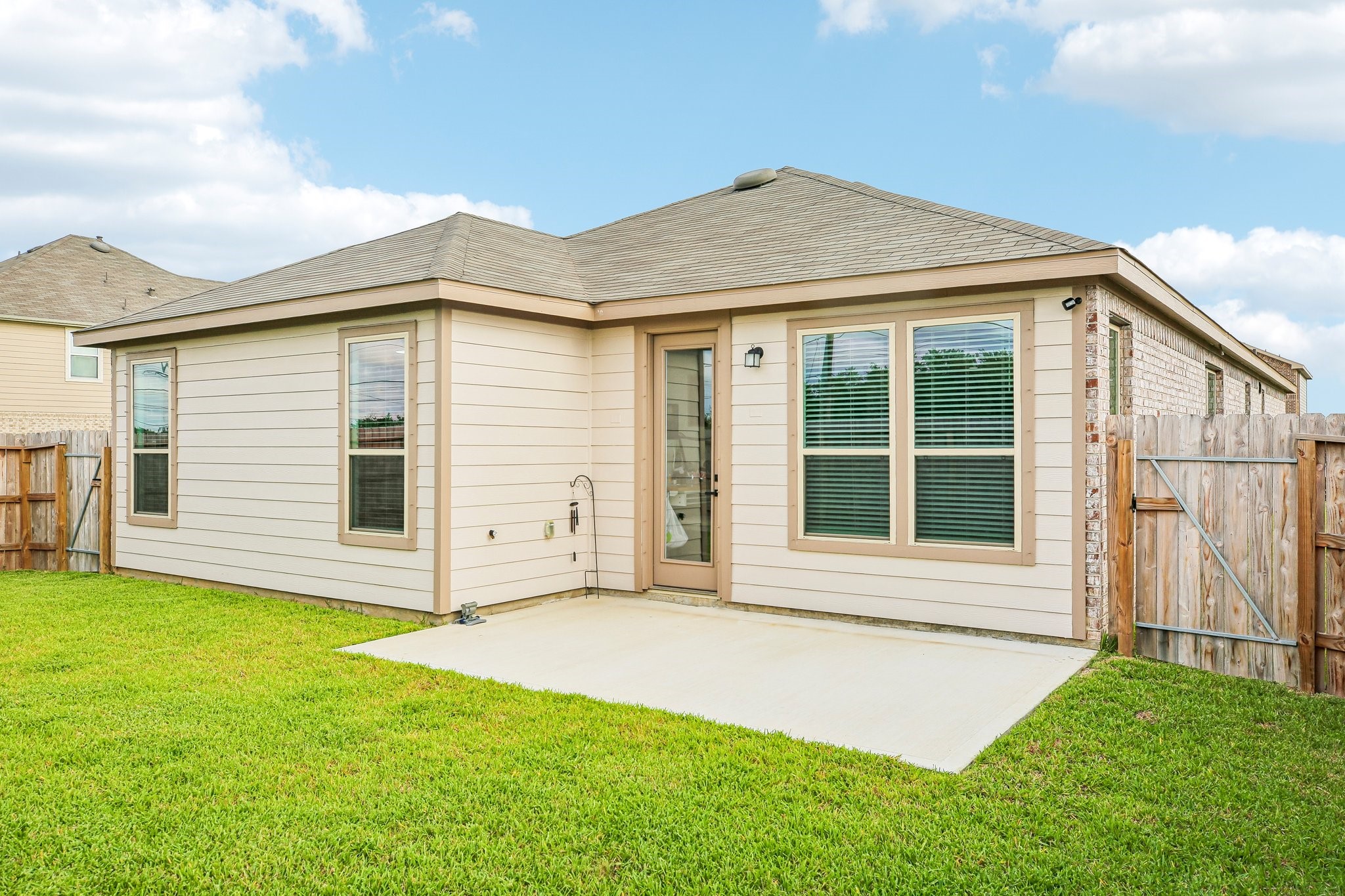 1717 Vista Luna Drive, Texas City, TX 77591