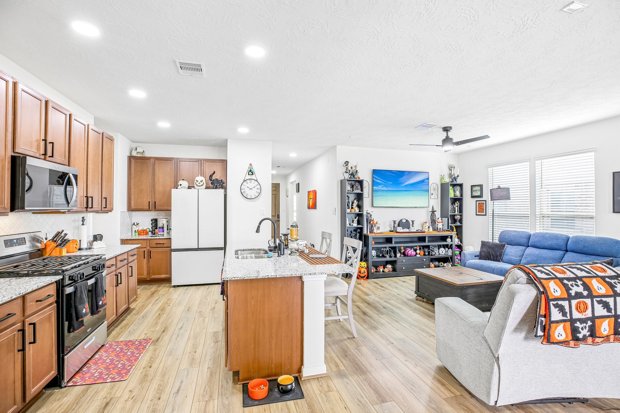 Large island with breakfast bar.