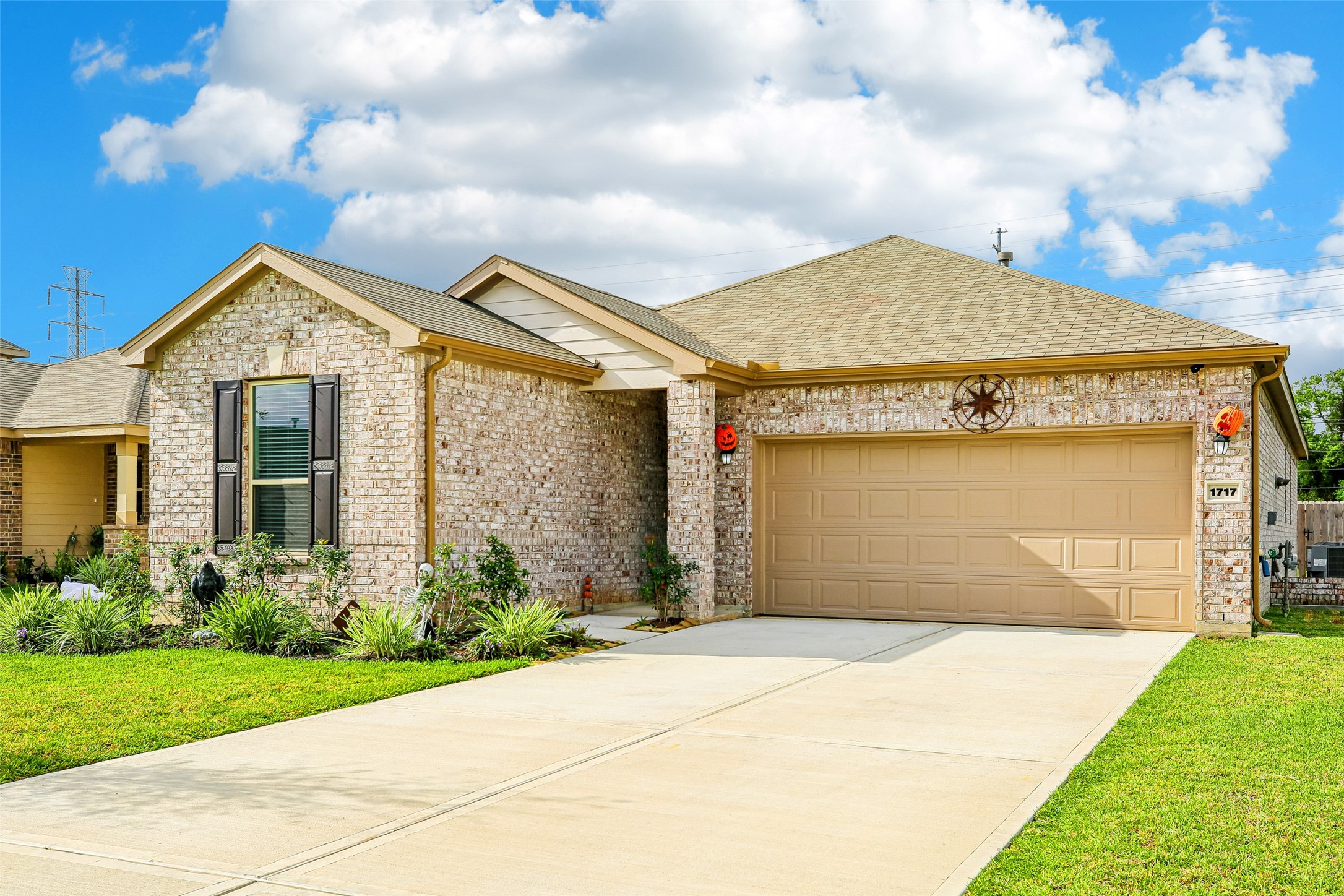 Welcome to 1717 Vista Luna Dr.