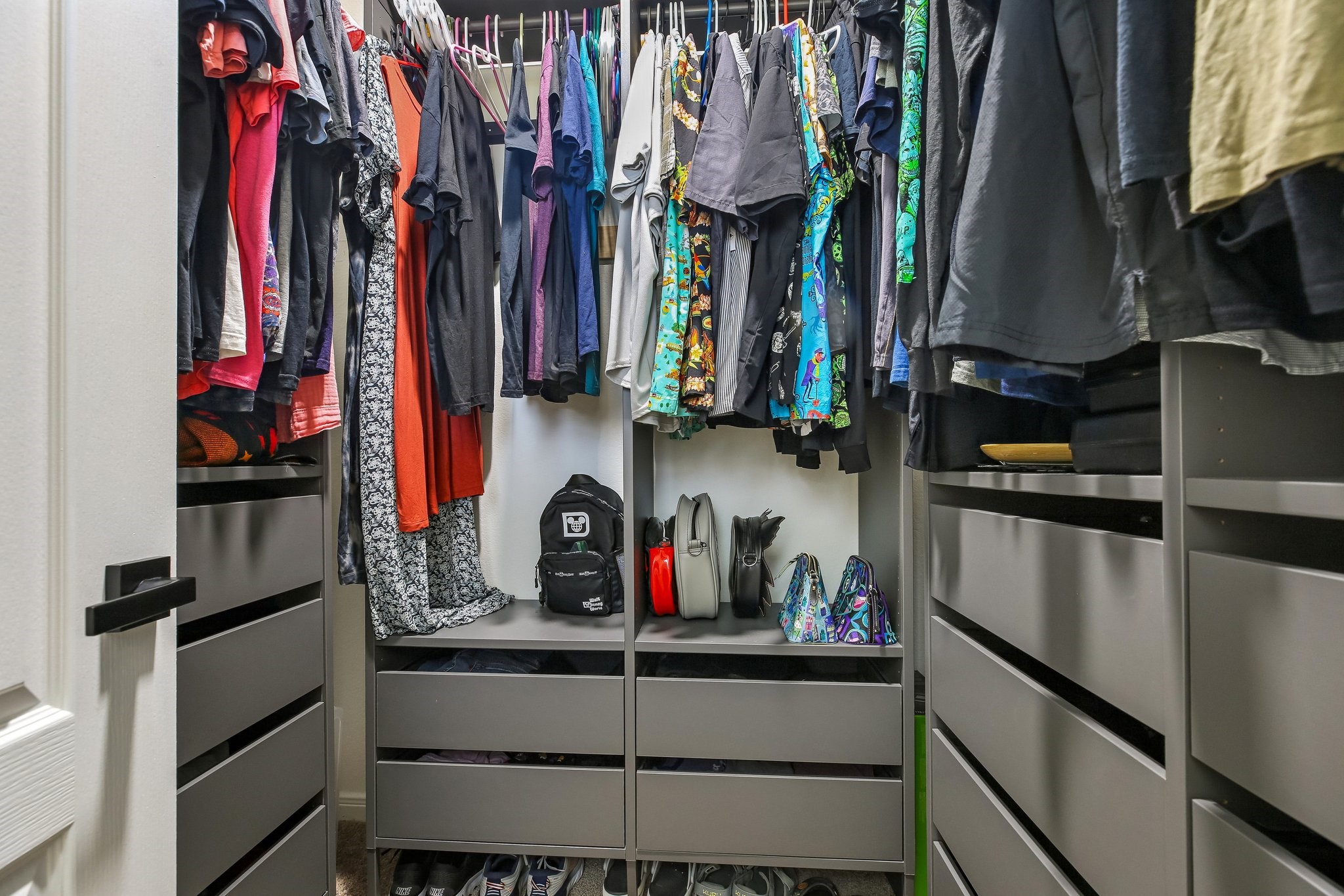 Closet system includes drawers