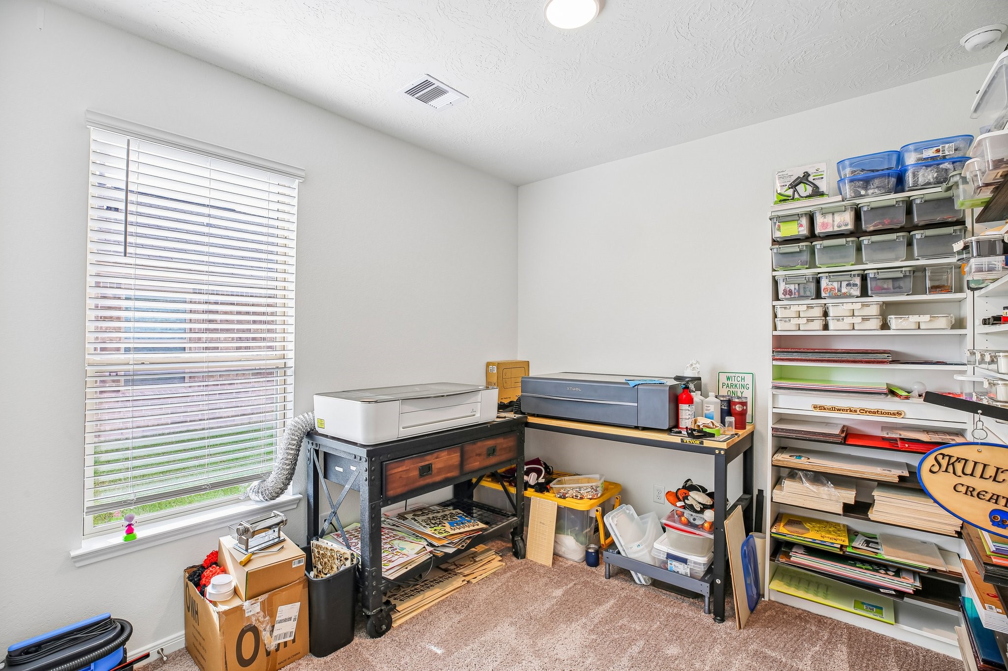Secondary bedroom, features full and night light.