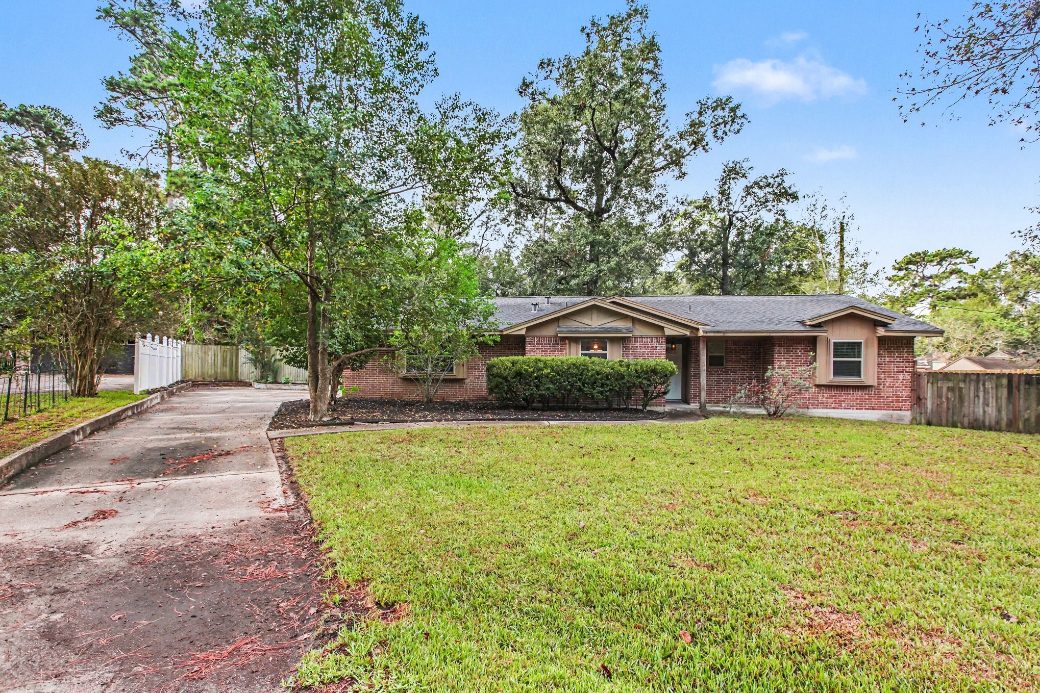 214 Hillside Court, Spring, TX 77386 214 Hillside Court, Spring, TX 77386