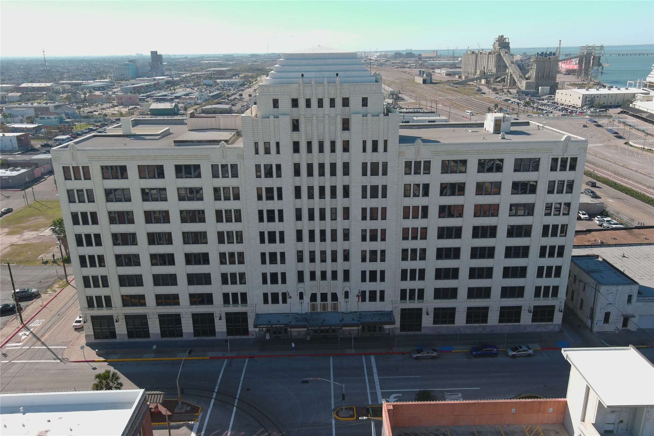 101 Kempner Avenue, Galveston, TX 77550