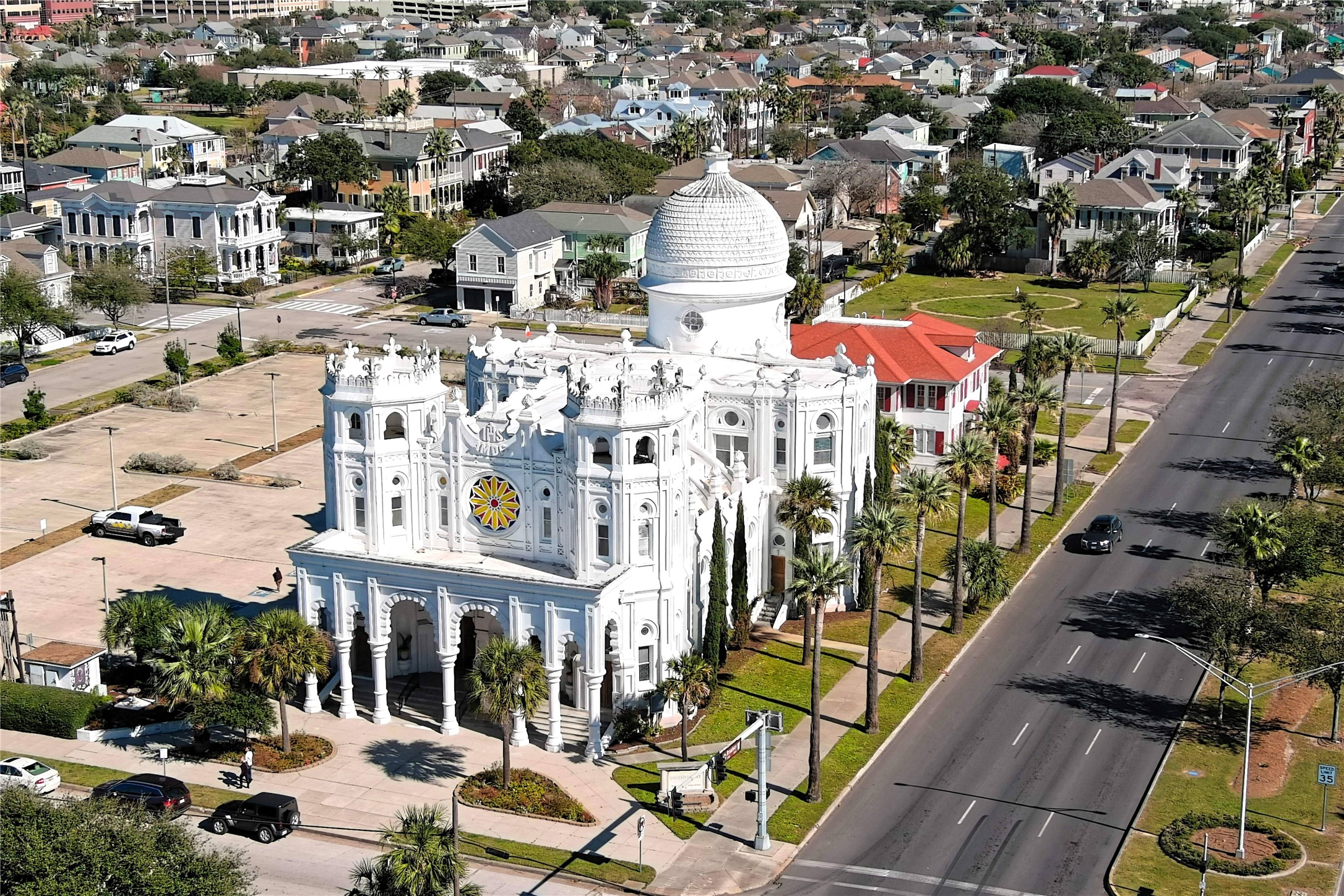 101 Kempner Avenue, Galveston, TX 77550
