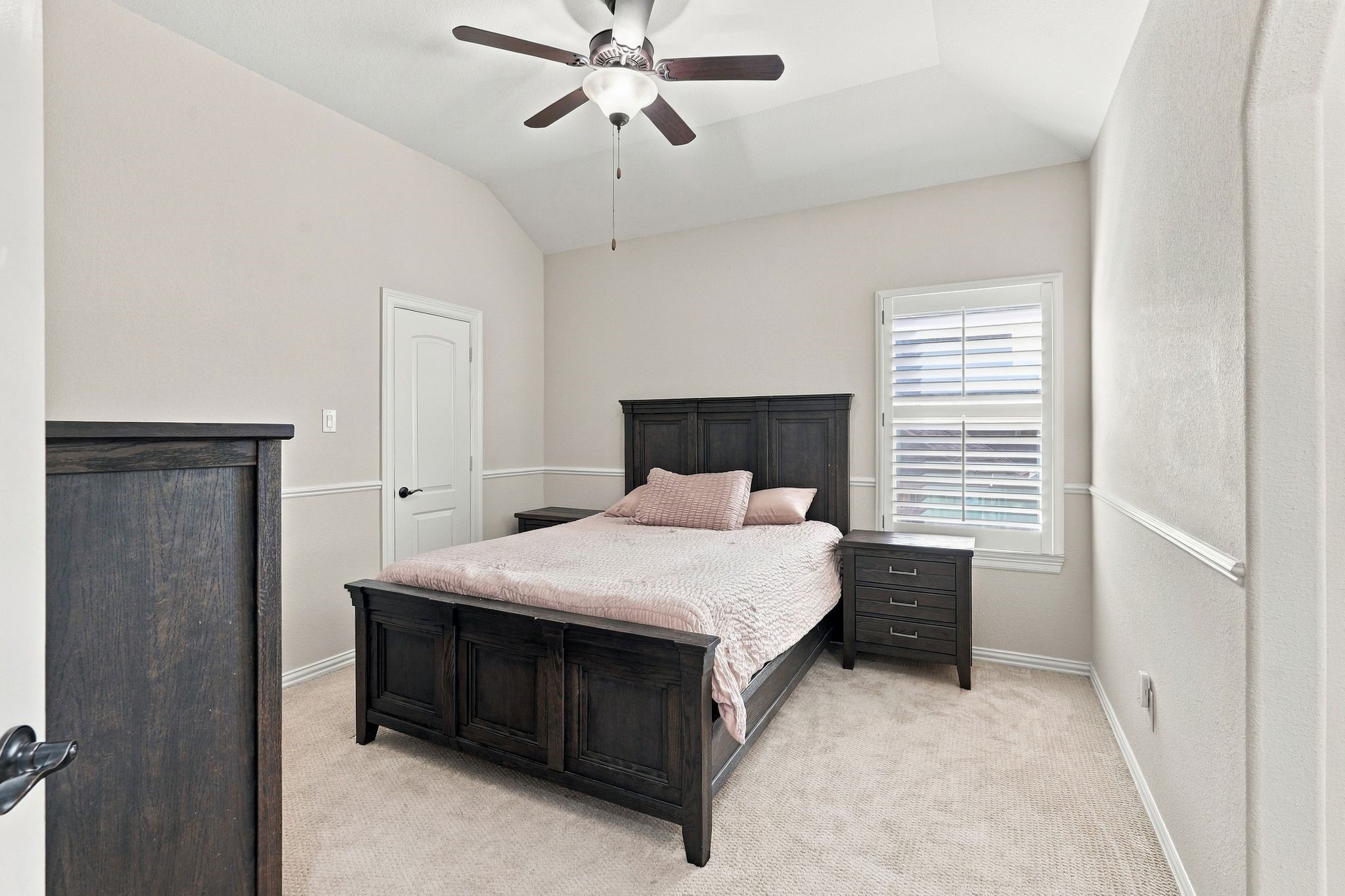 Upstairs secondary bedroom.