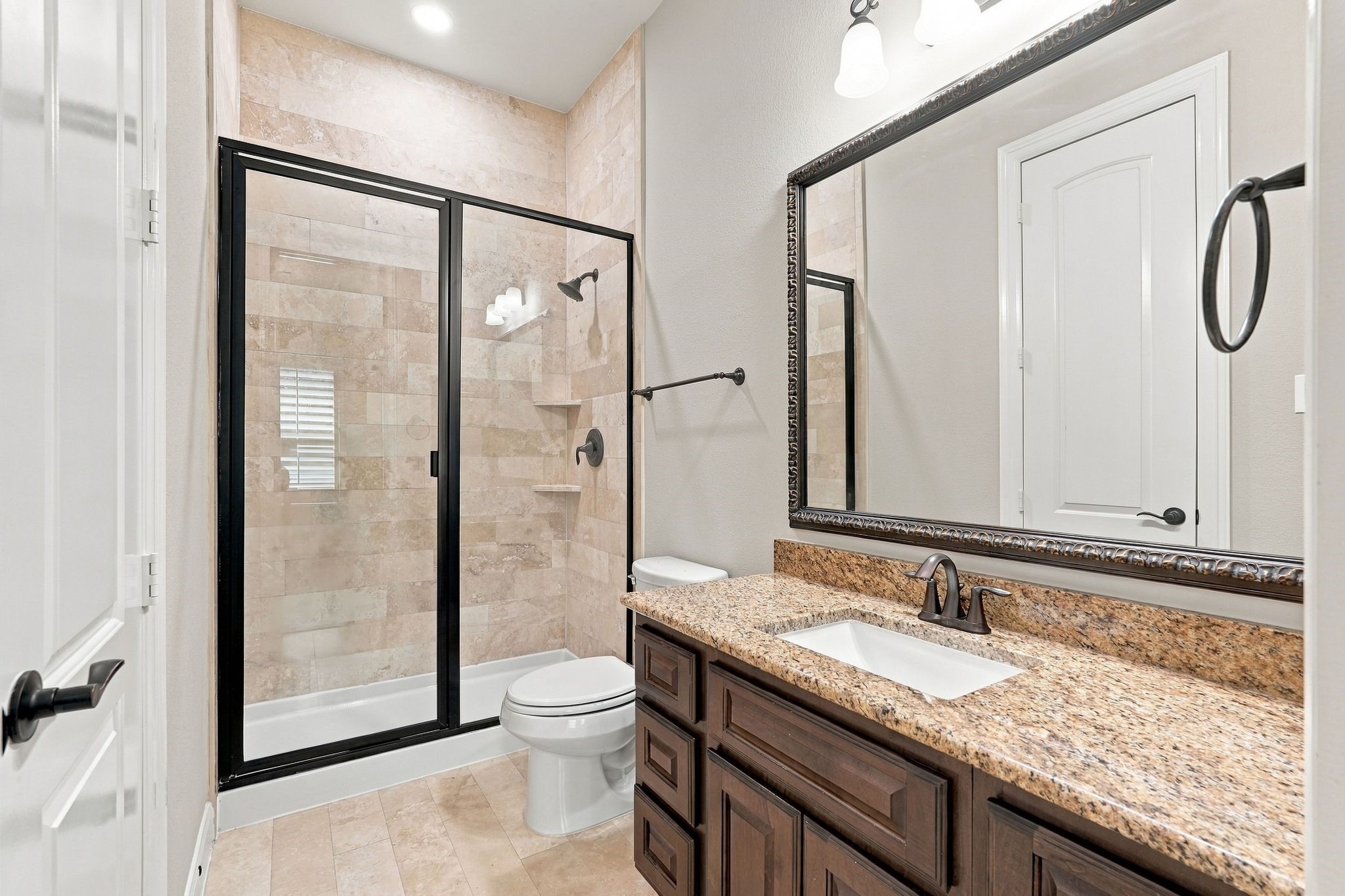 Guest ensuite bathroom.