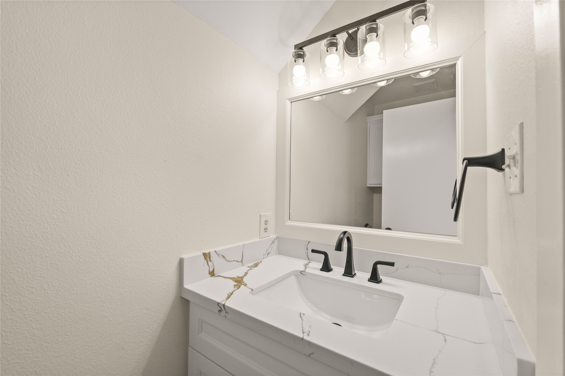 Downstairs half bathroom
