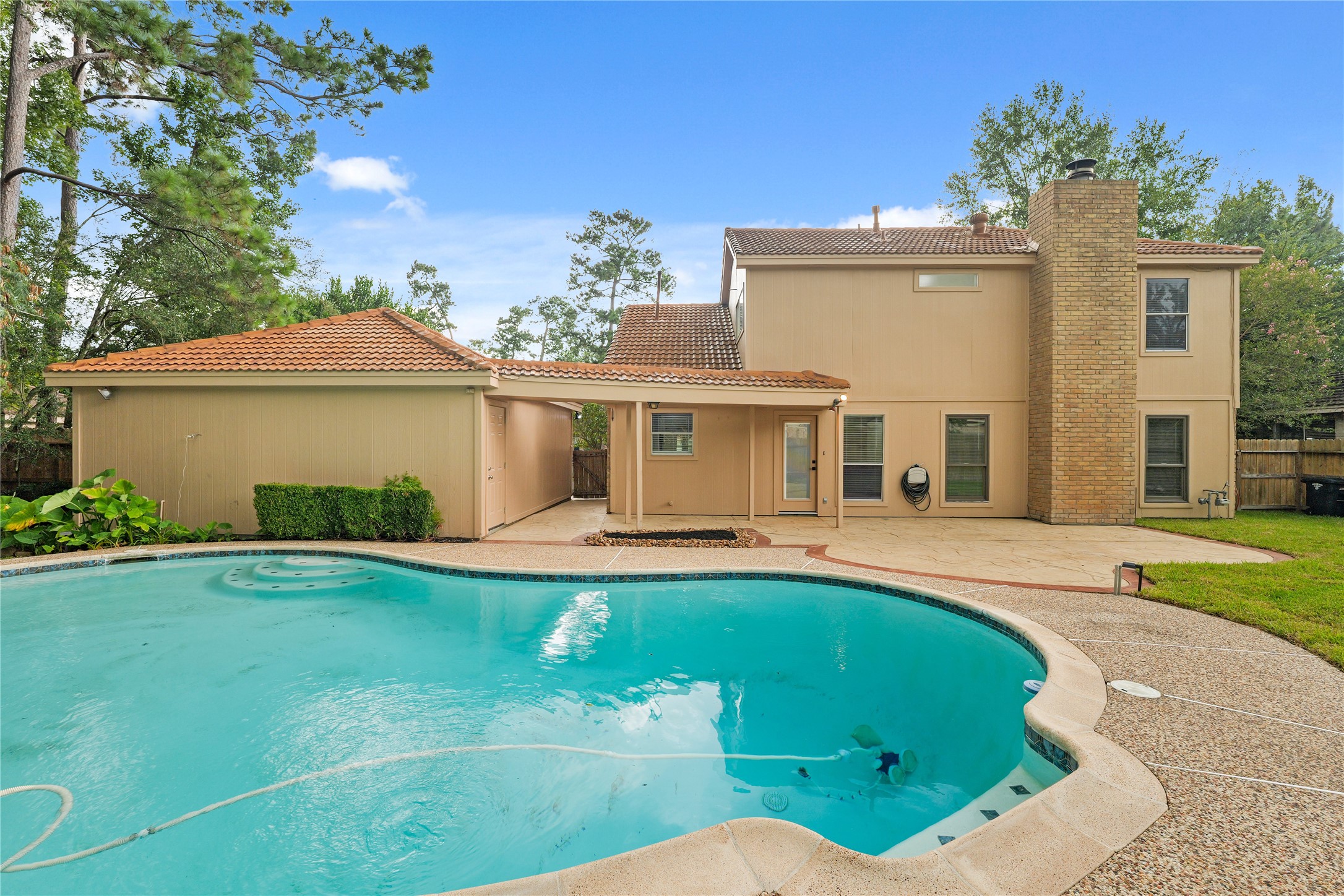 Relax in this refreshing swimming pool perfect for hot Texas days