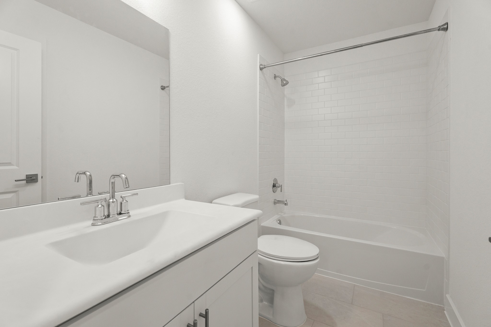 Hall bath (*Photo not of actual home and used for illustration purposes only.)