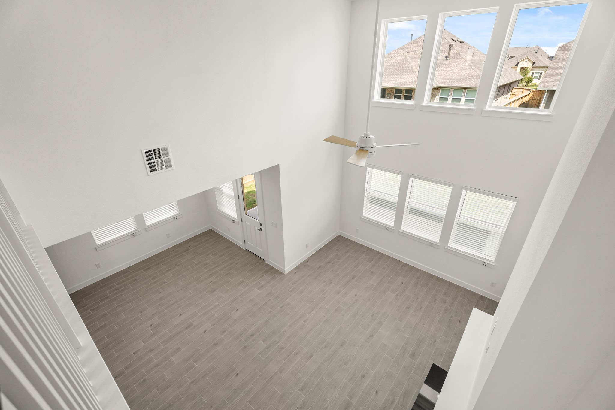 Impressive great room (*Photo not of actual home and used for illustration purposes only.)