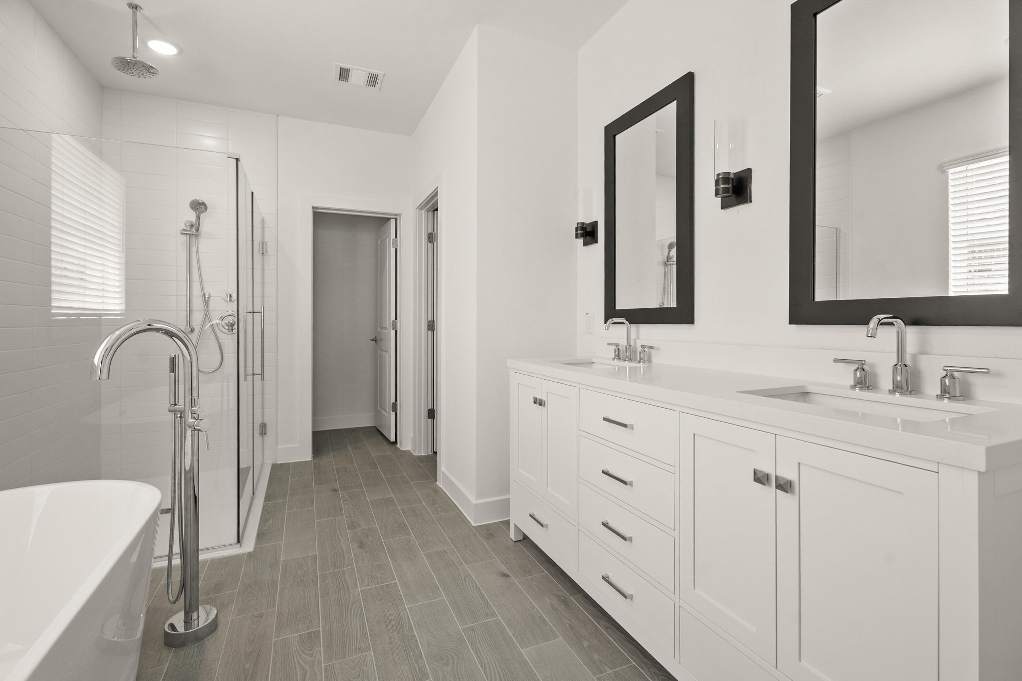 Spa-like primary bath (*Photo not of actual home and used for illustration purposes only.)