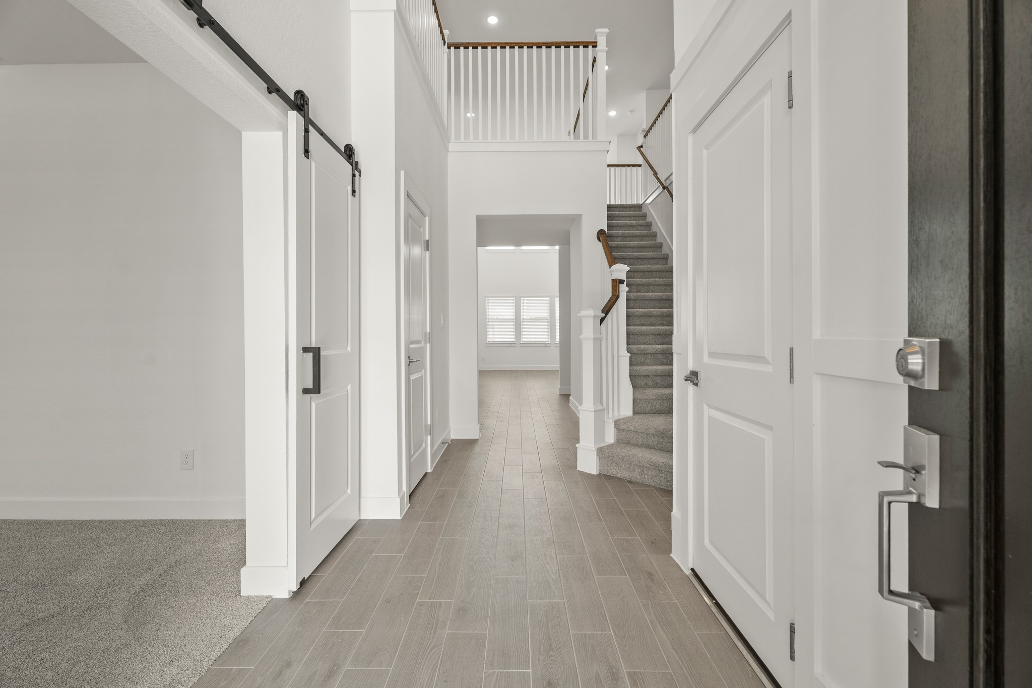 Welcoming foyer (*Photo not of actual home and used for illustration purposes only.)
