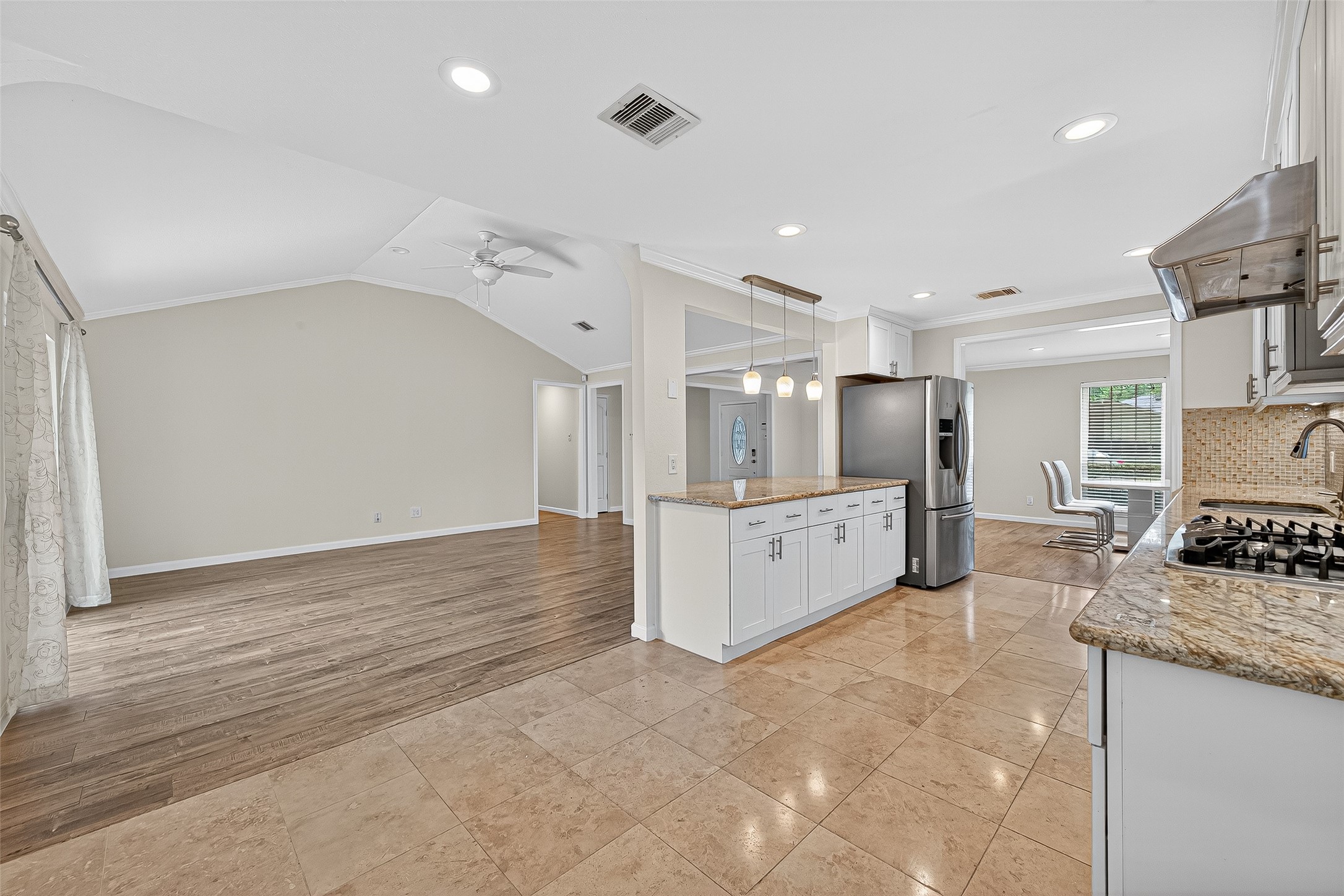 8530 Roos Road, Houston, TX 77036