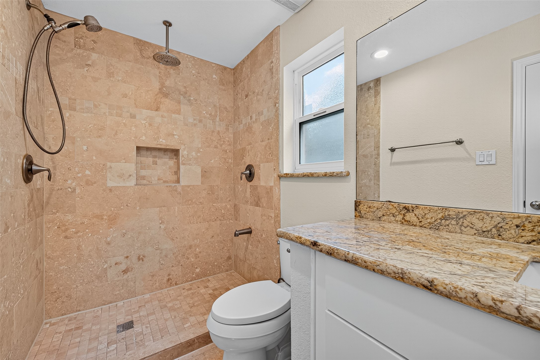 8530 Roos Road, Houston, TX 77036