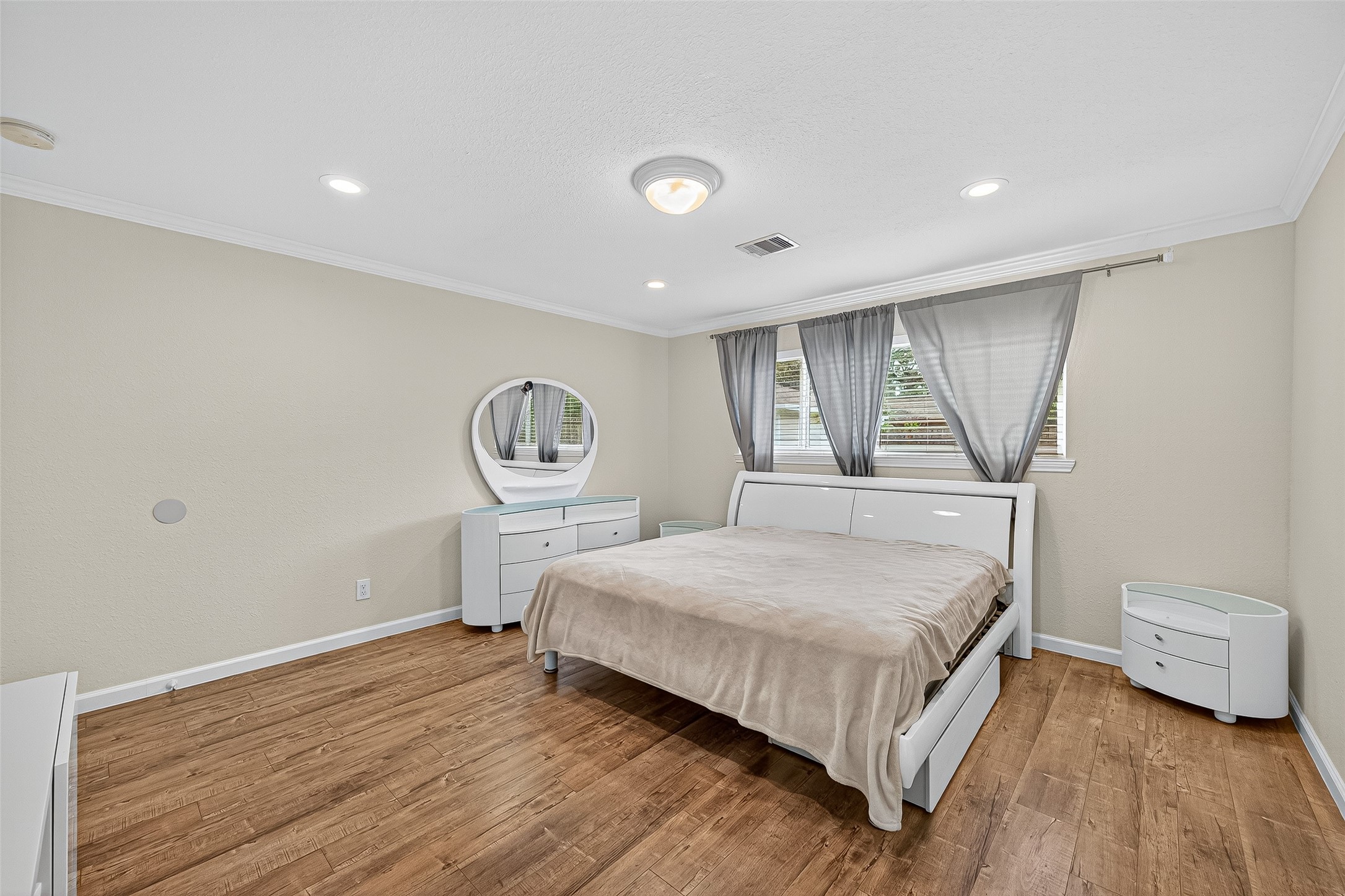 8530 Roos Road, Houston, TX 77036