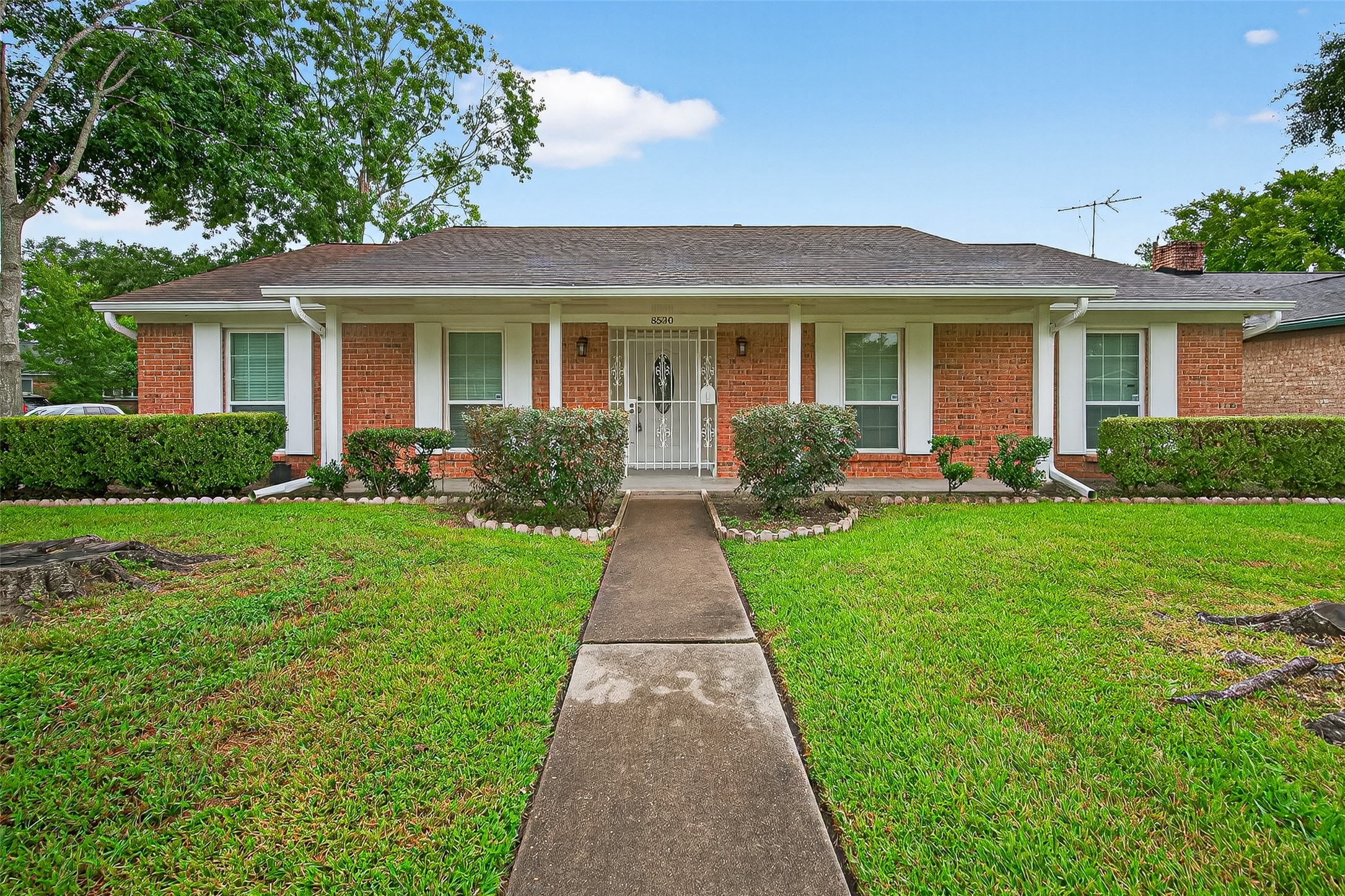 8530 Roos Road, Houston, TX 77036 8530 Roos Road, Houston, TX 77036