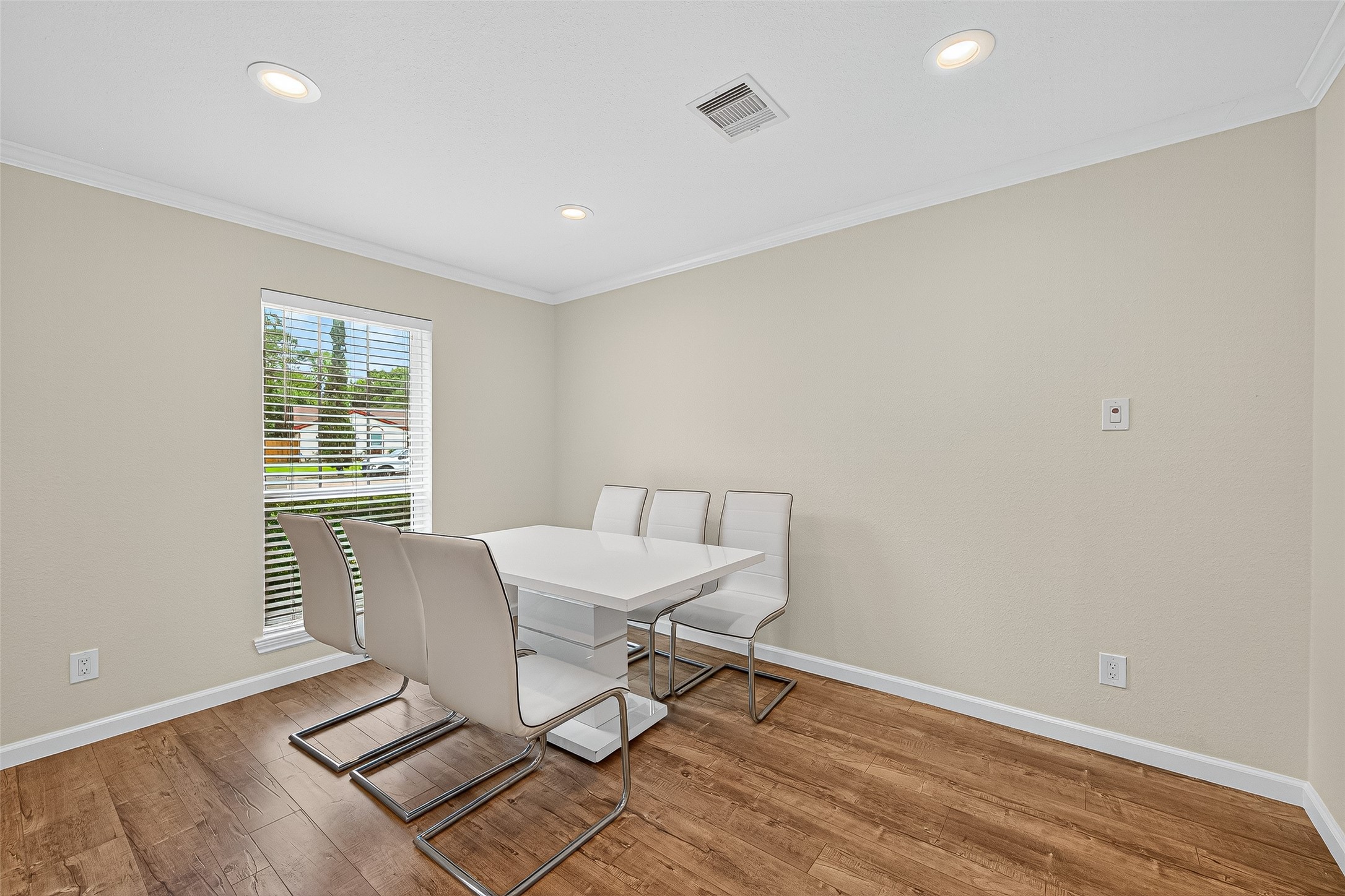 8530 Roos Road, Houston, TX 77036