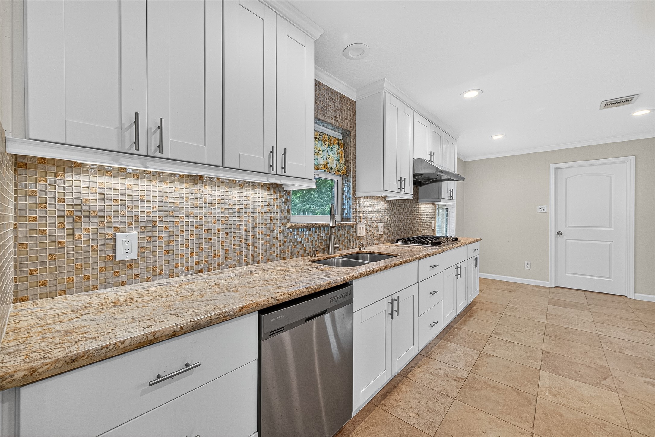 8530 Roos Road, Houston, TX 77036