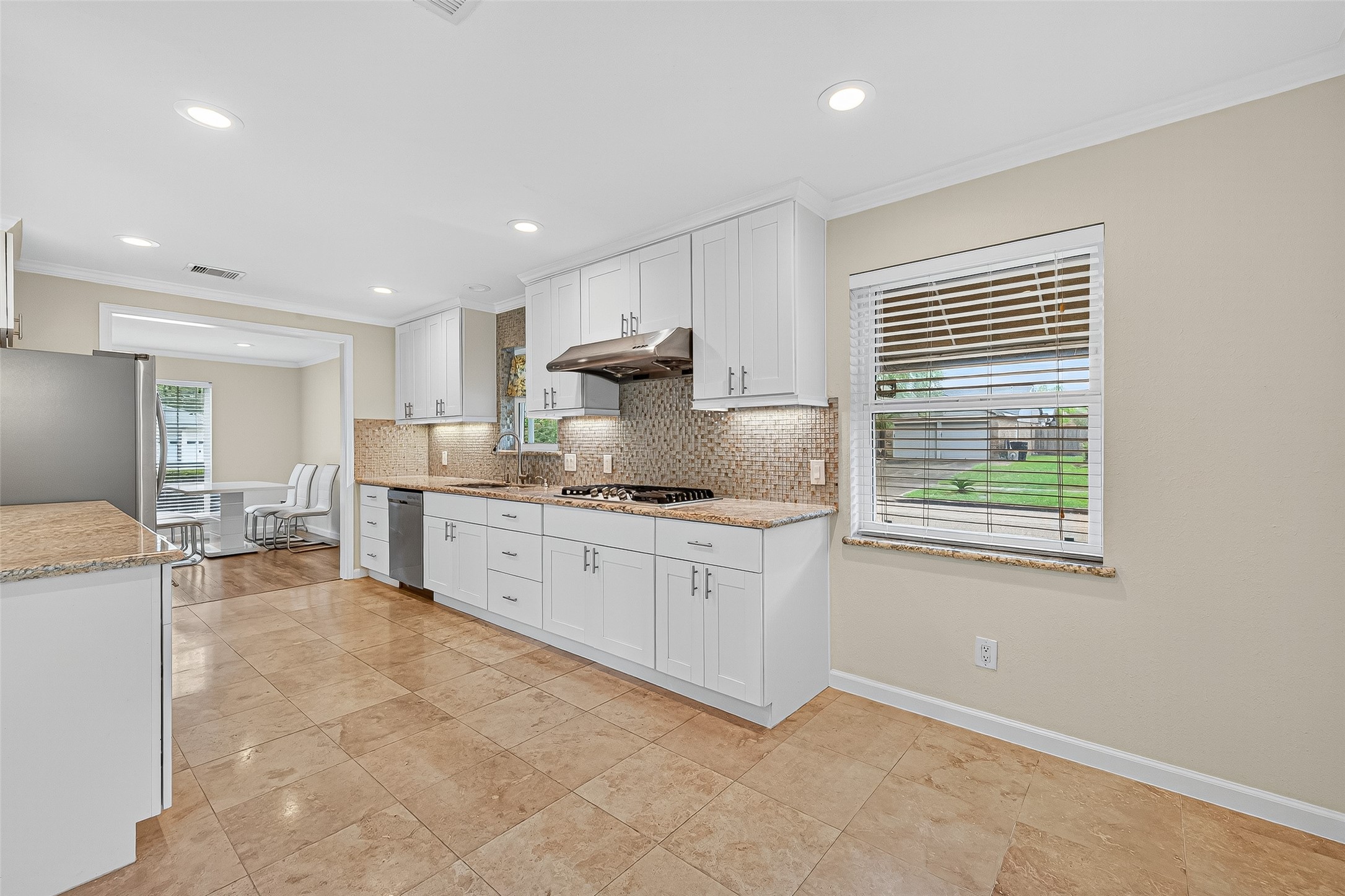 8530 Roos Road, Houston, TX 77036