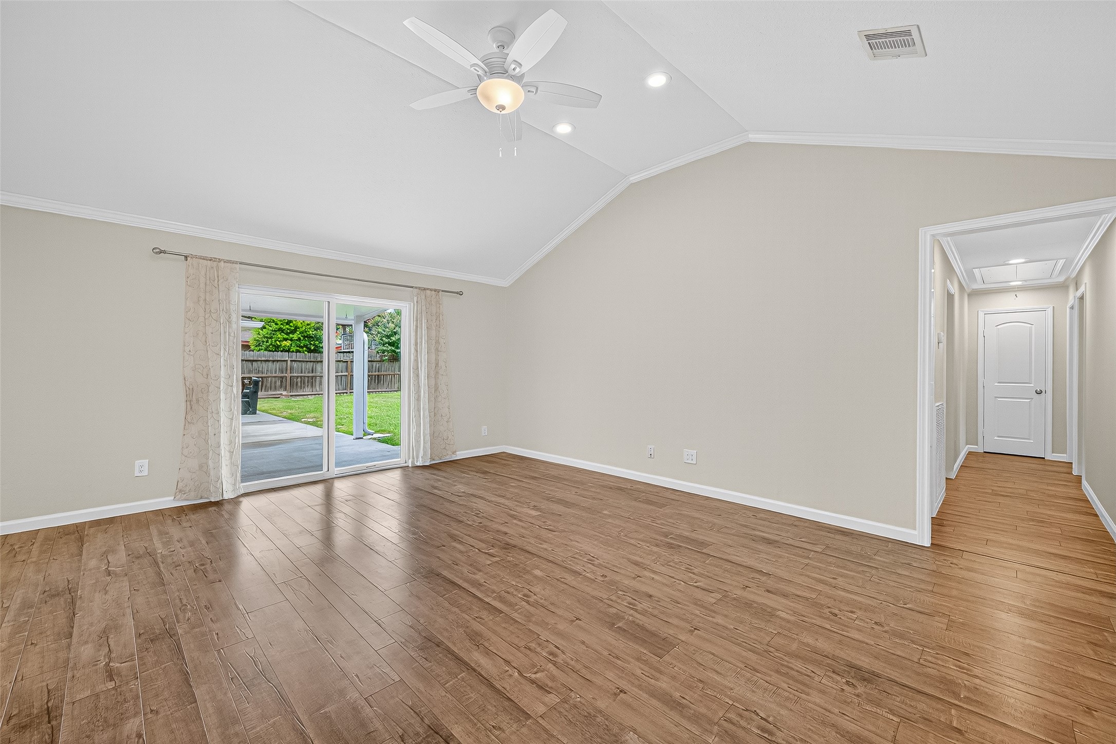 8530 Roos Road, Houston, TX 77036