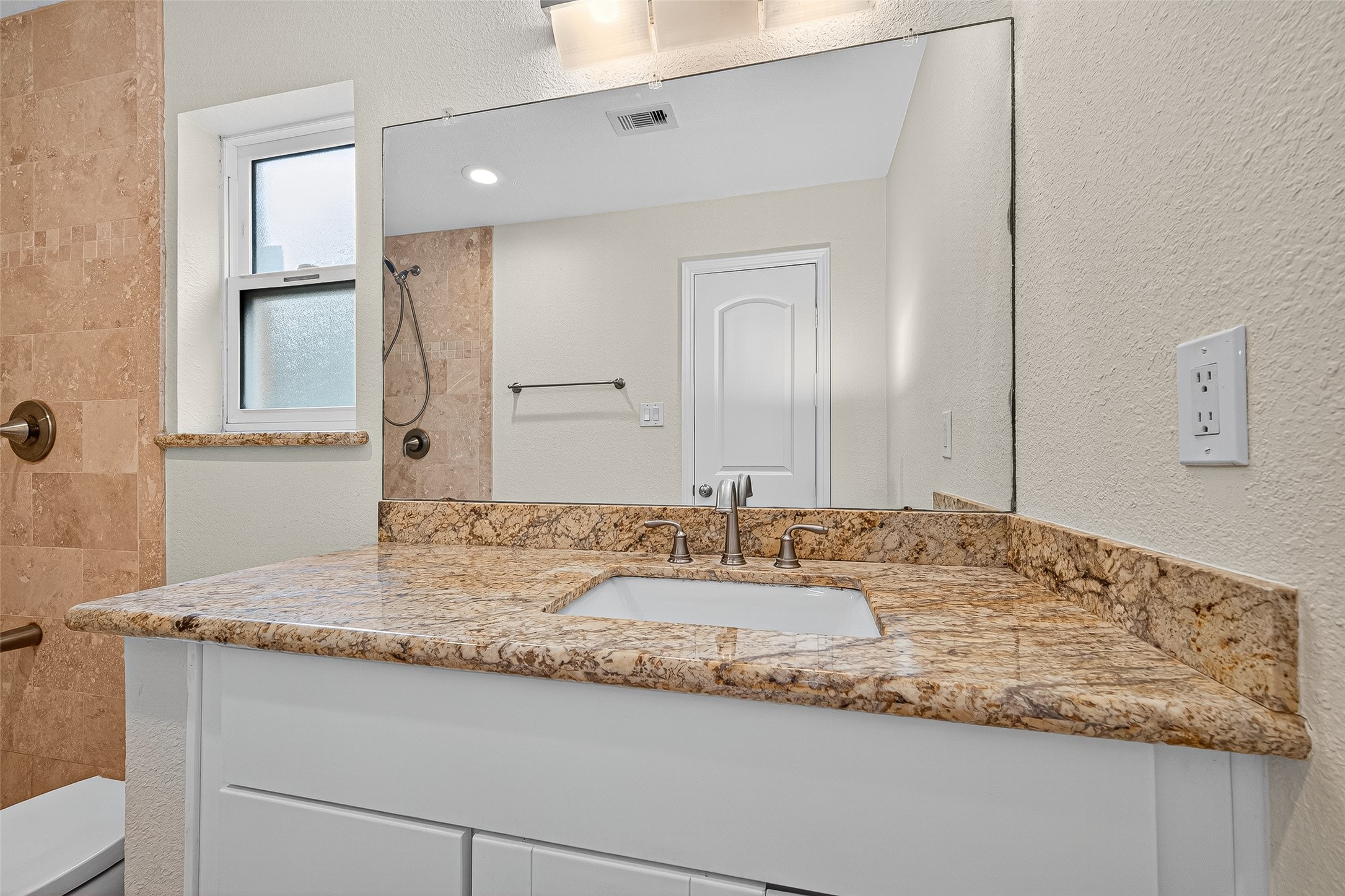8530 Roos Road, Houston, TX 77036