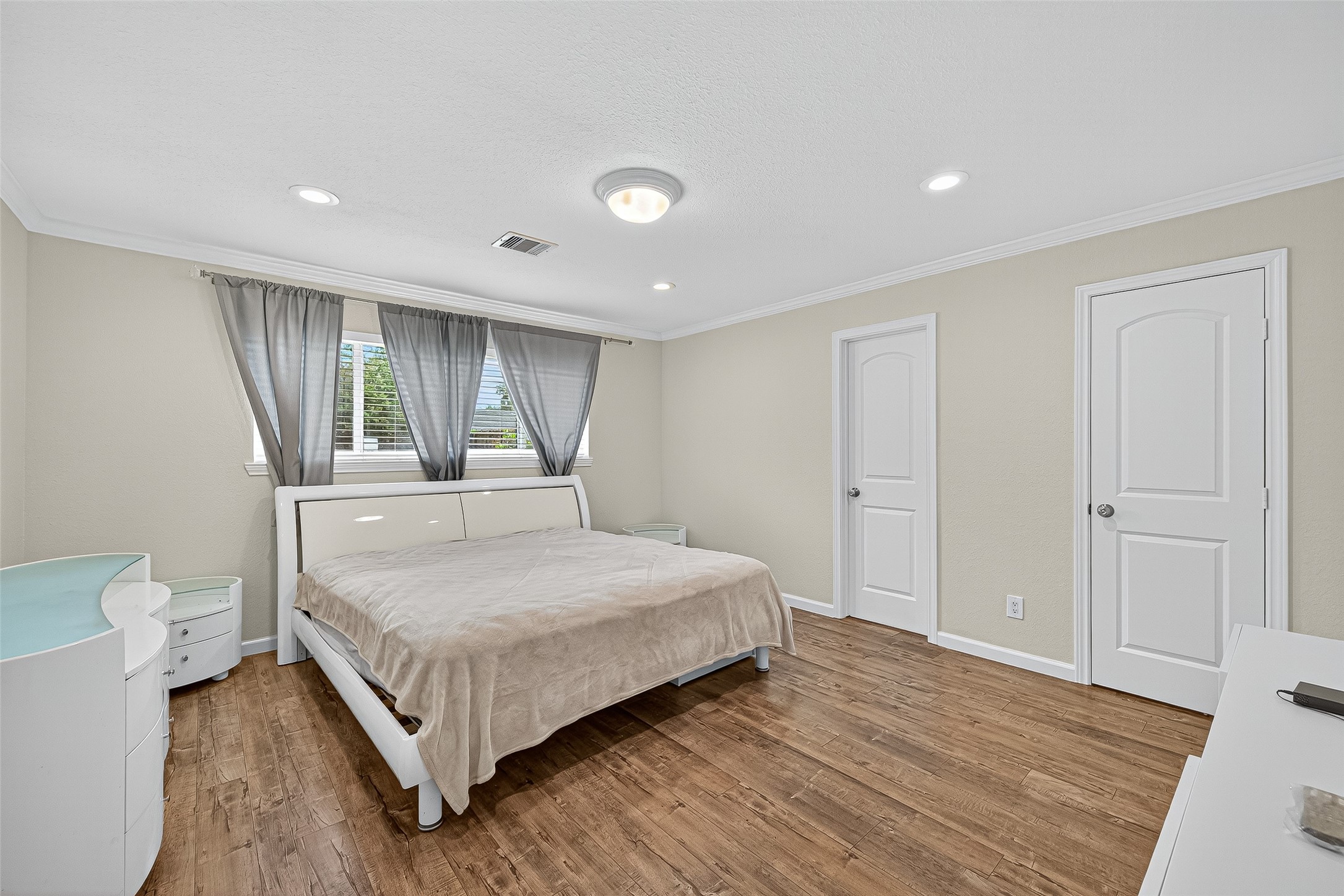 8530 Roos Road, Houston, TX 77036