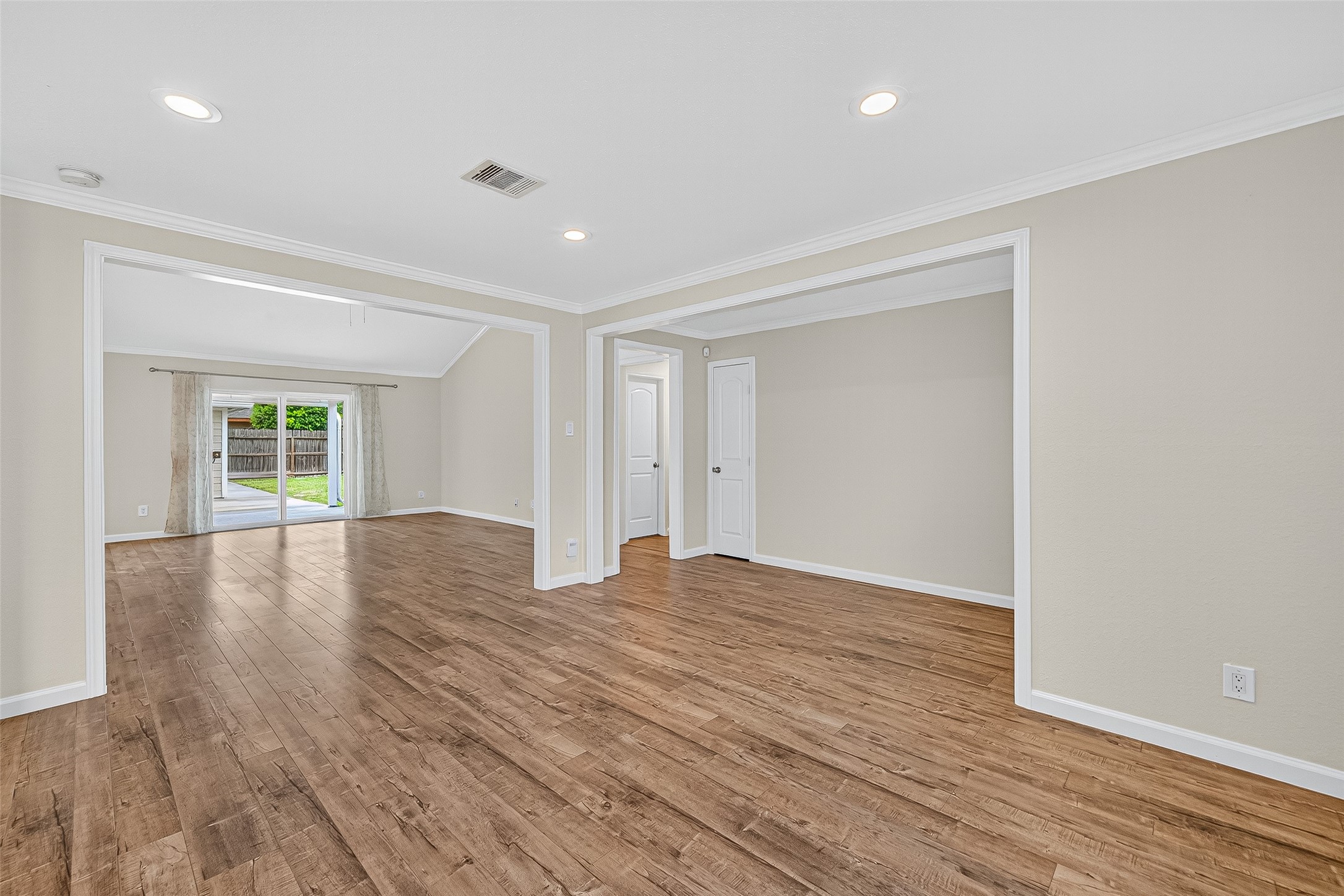 8530 Roos Road, Houston, TX 77036