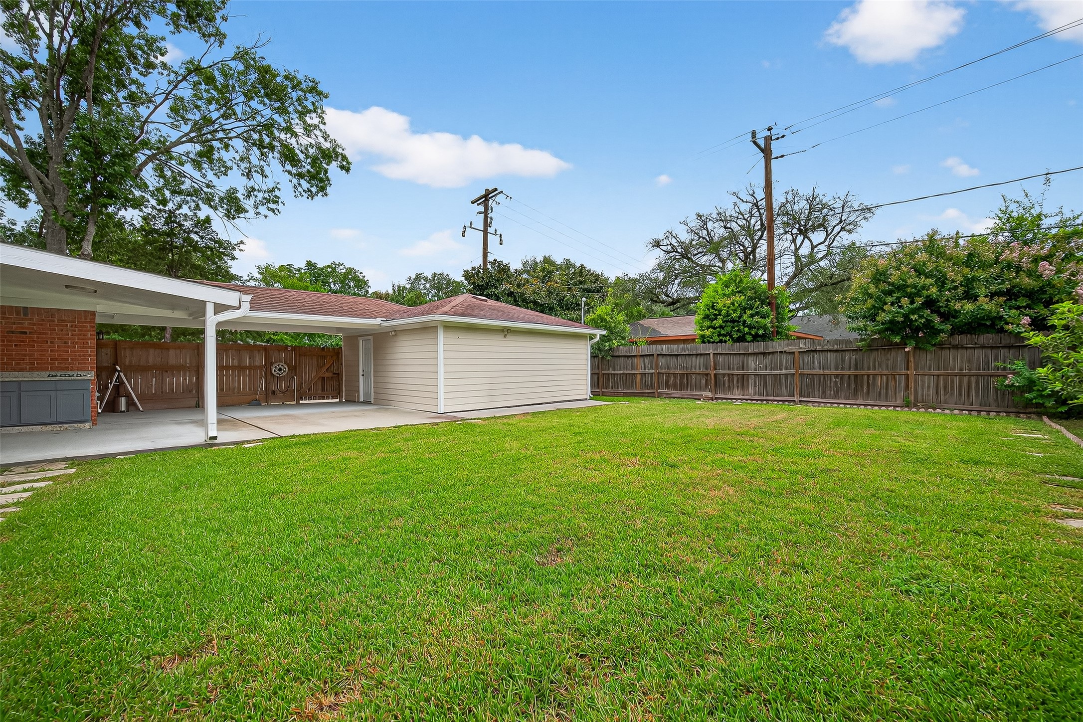8530 Roos Road, Houston, TX 77036