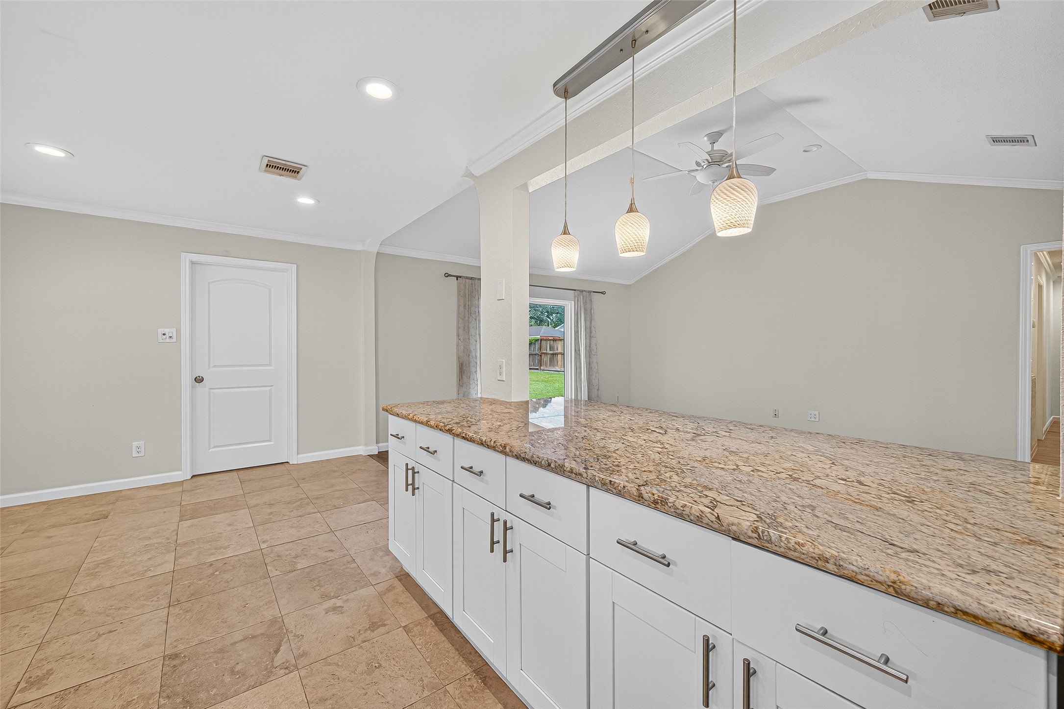 8530 Roos Road, Houston, TX 77036