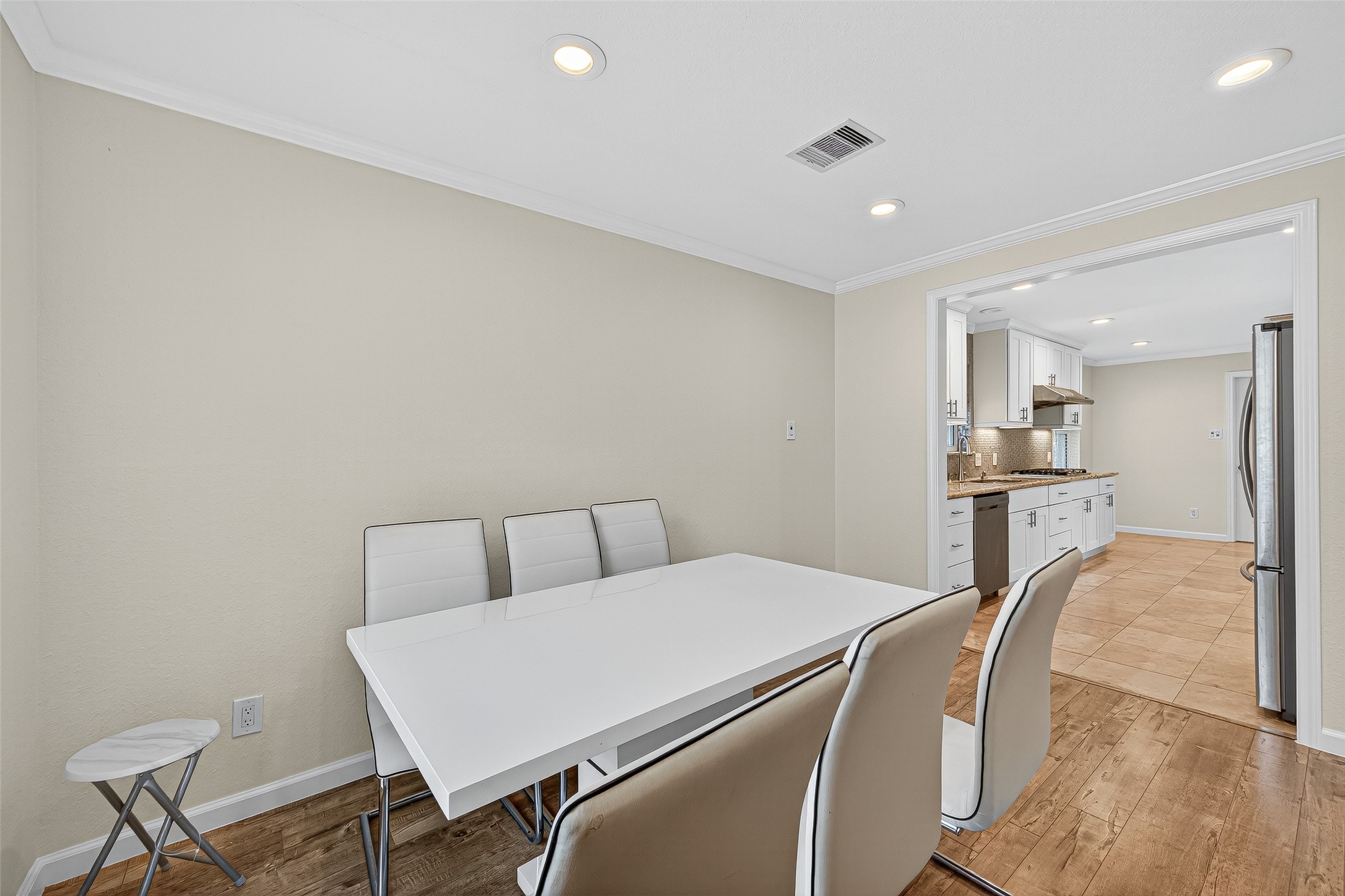8530 Roos Road, Houston, TX 77036