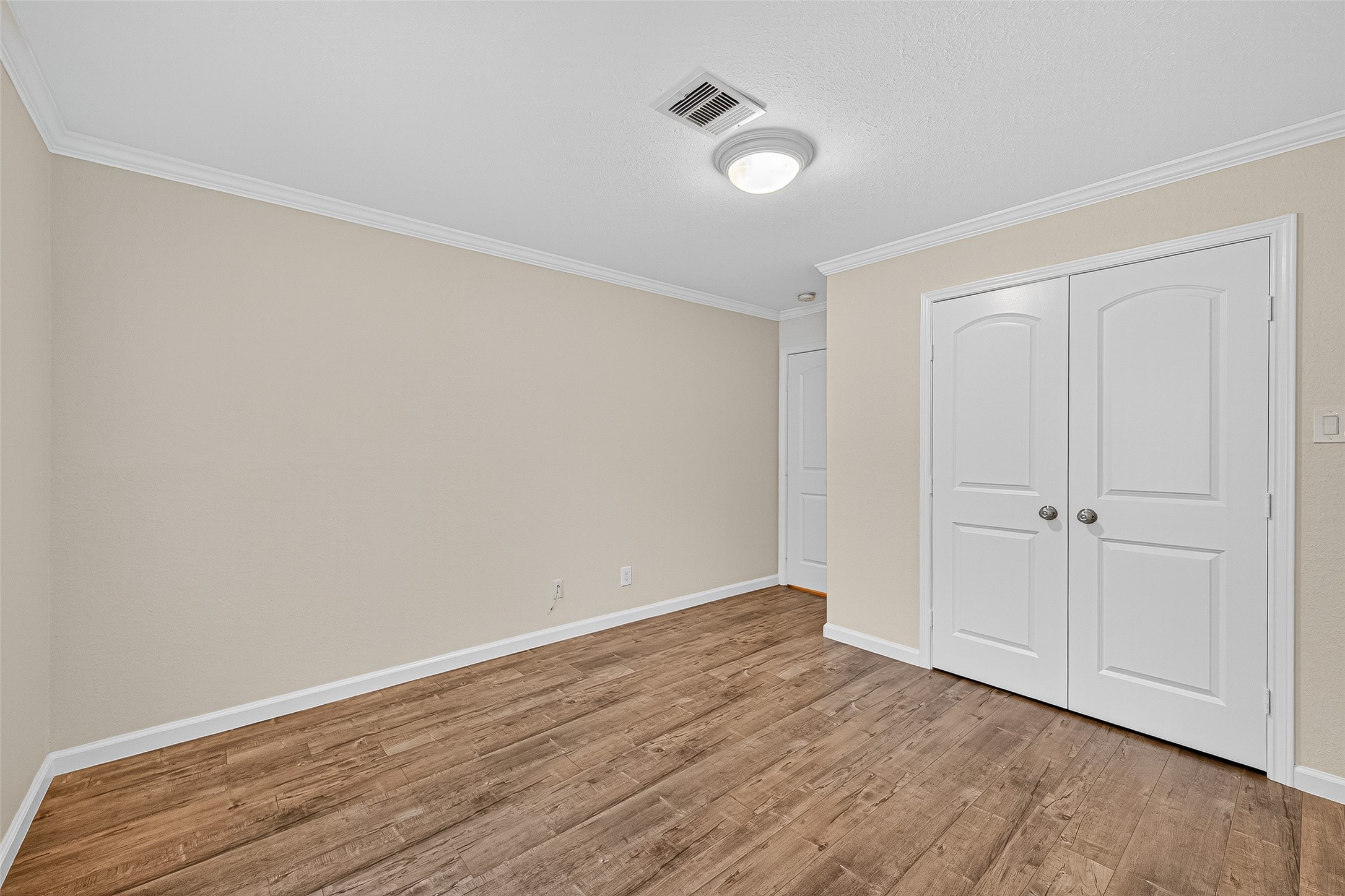 8530 Roos Road, Houston, TX 77036