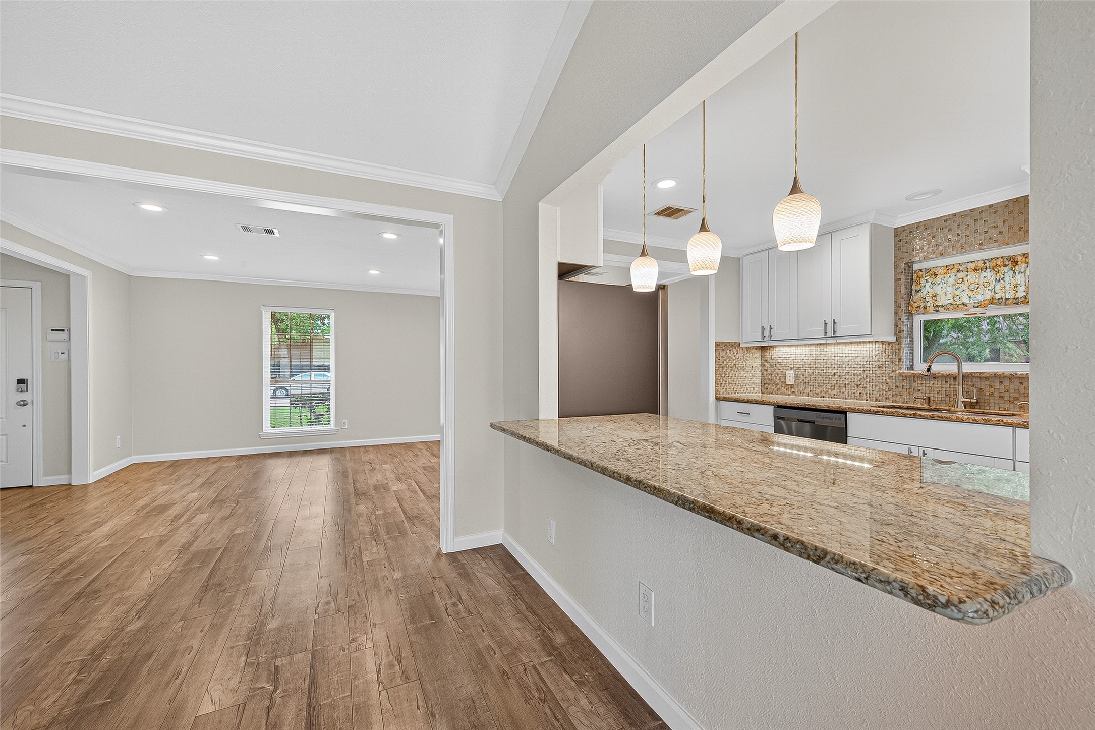 8530 Roos Road, Houston, TX 77036