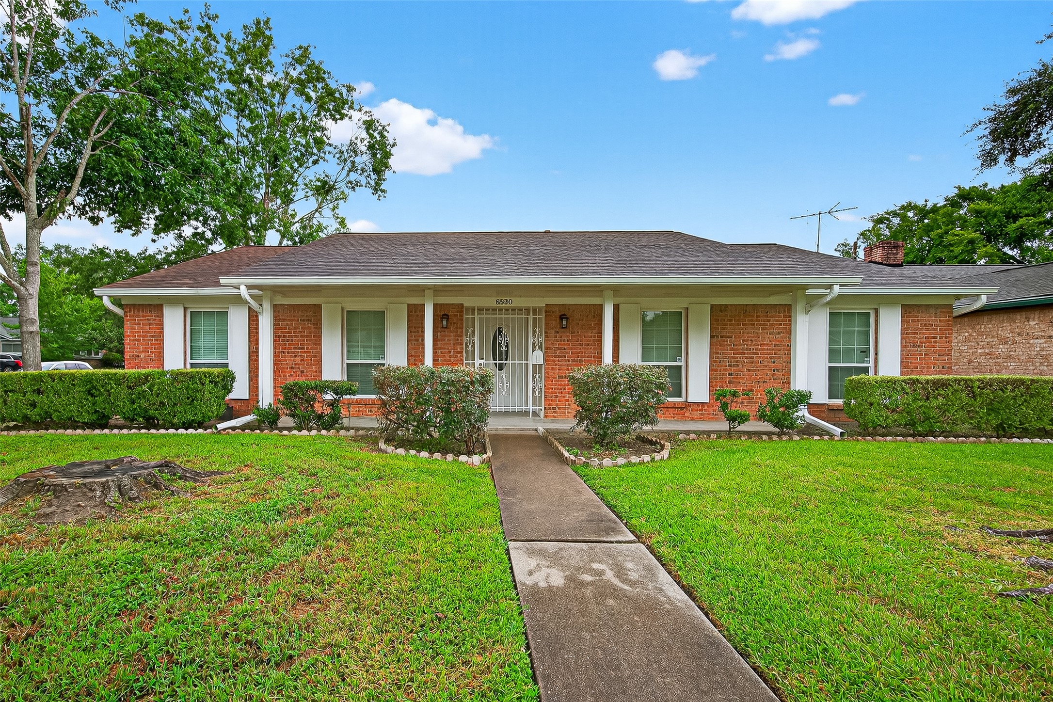 8530 Roos Road, Houston, TX 77036